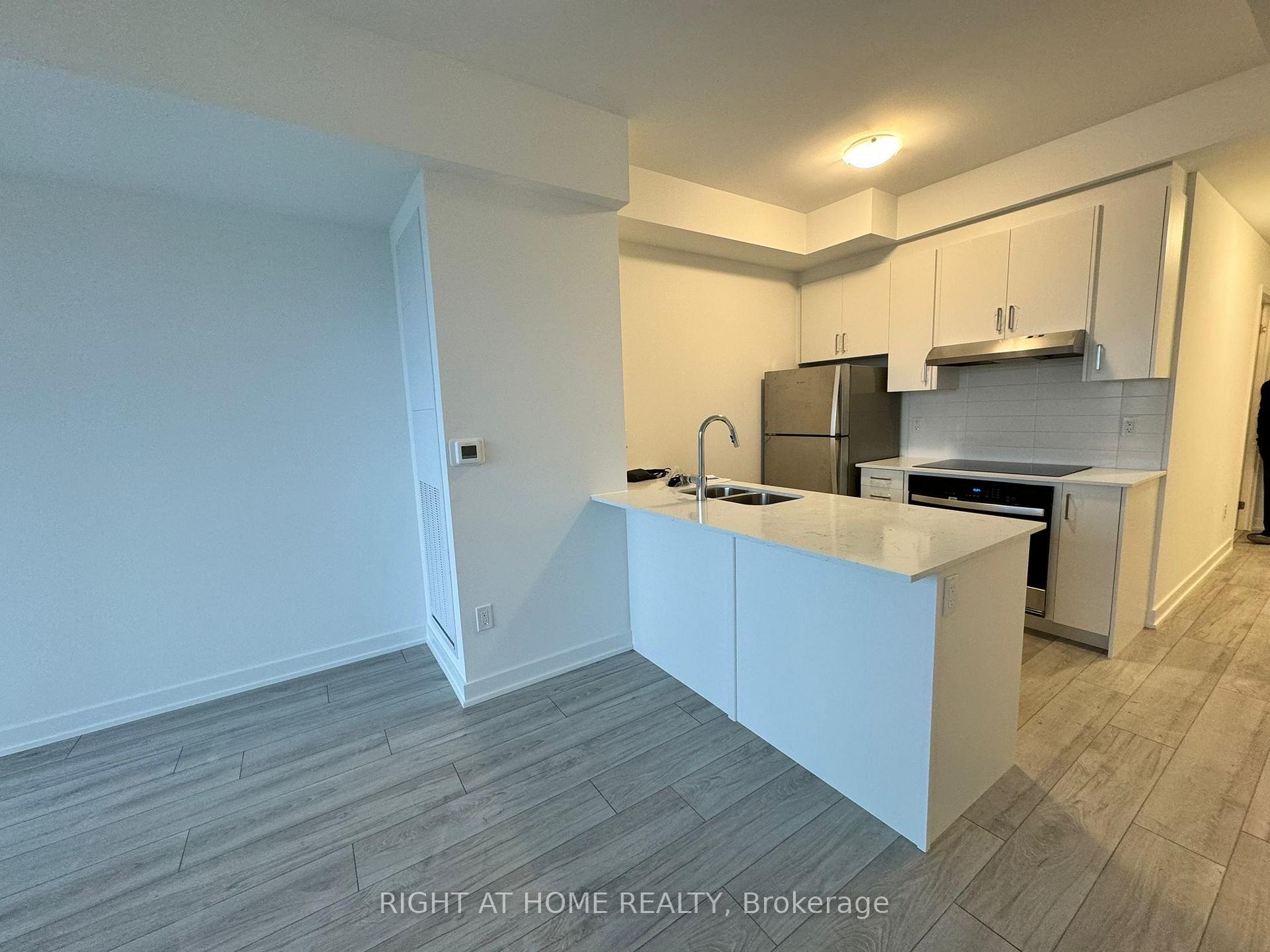 Photo 2 of Unit 714, 1035 Southdown Road, Mississauga, Clarkson — HOMEH