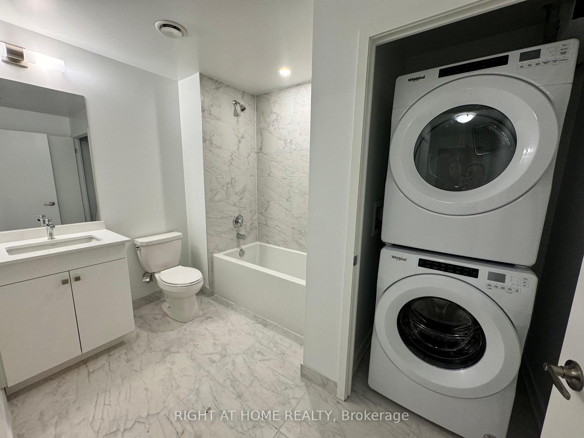 Photo 4 of Unit 714, 1035 Southdown Road, Mississauga, Clarkson — HOMEH