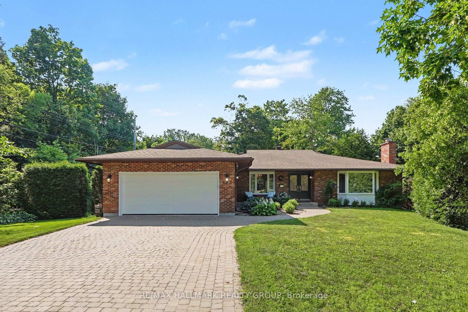Photo 2 of 682 Kama Place, Ottawa, Rothwell Heights — HOMEH