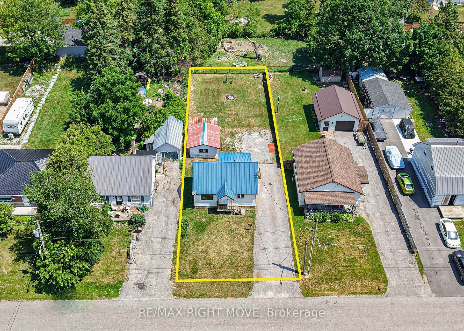 Photo 3 of 424 High Street, Orillia — HOMEH