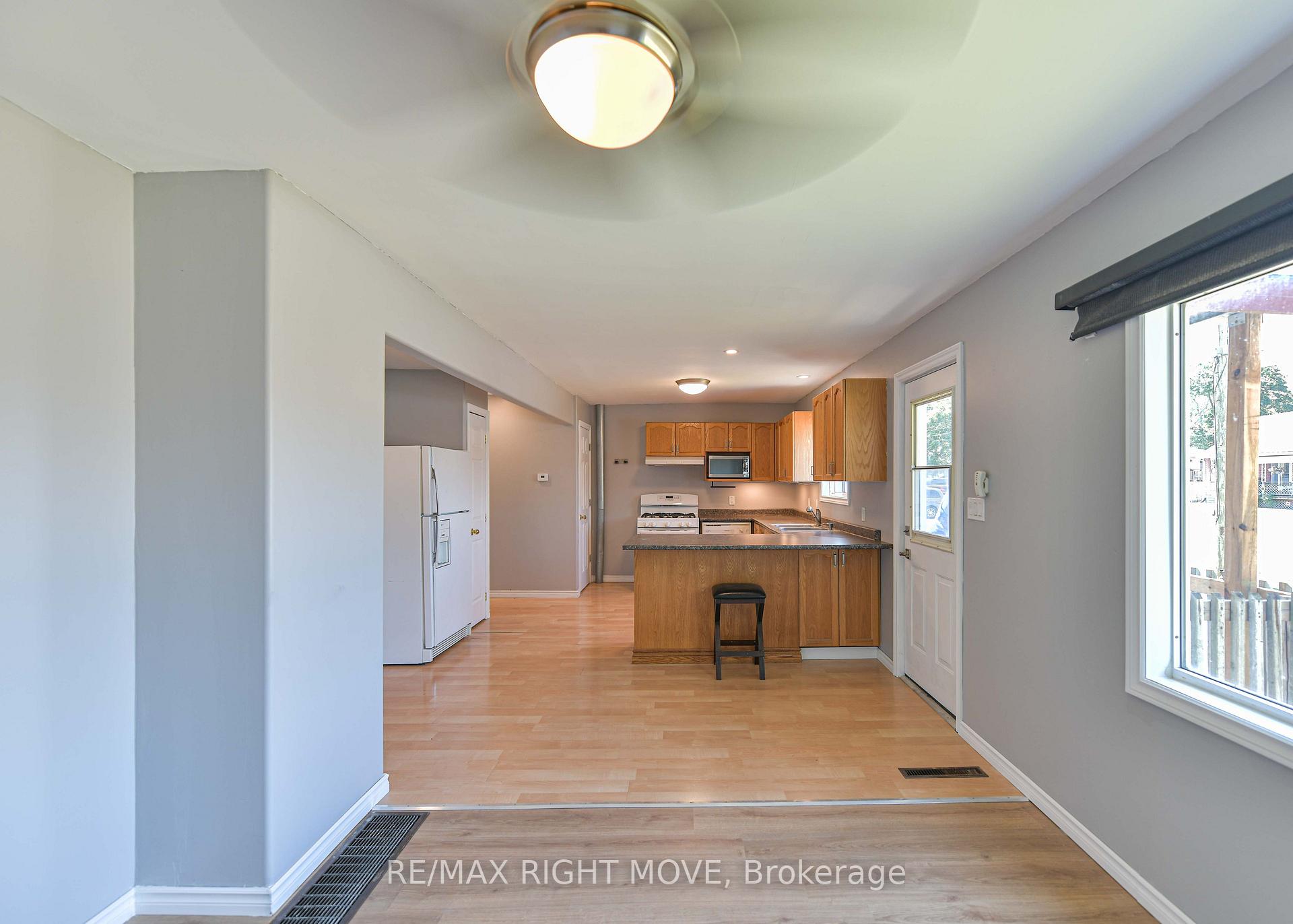 Photo 10 of 424 High Street, Orillia — HOMEH
