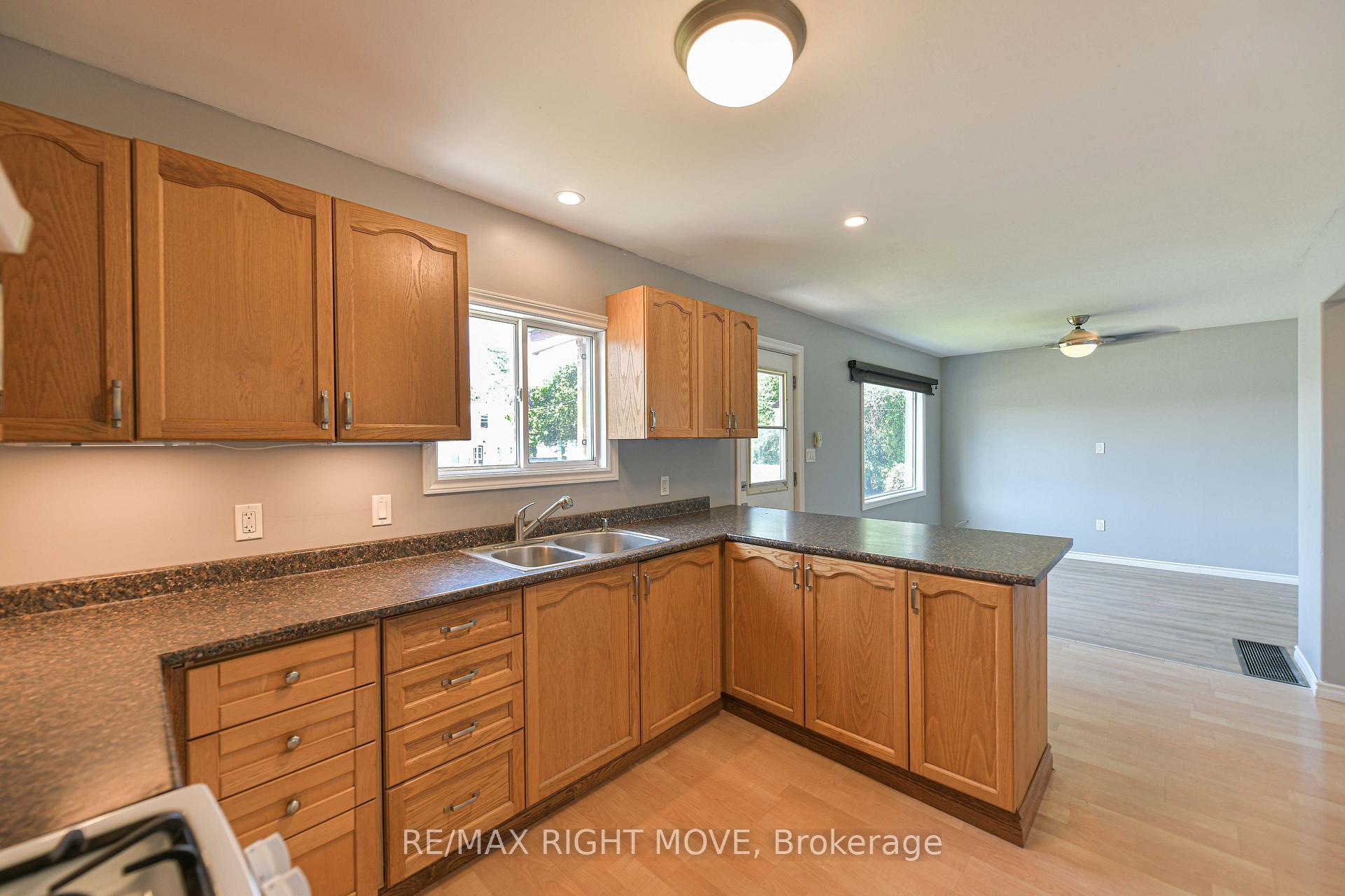 Photo 13 of 424 High Street, Orillia — HOMEH