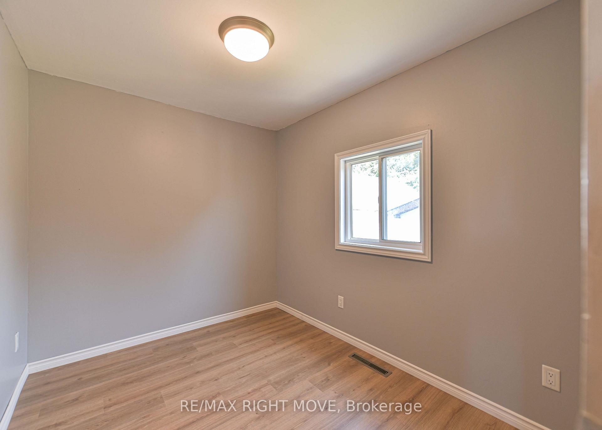Photo 15 of 424 High Street, Orillia — HOMEH