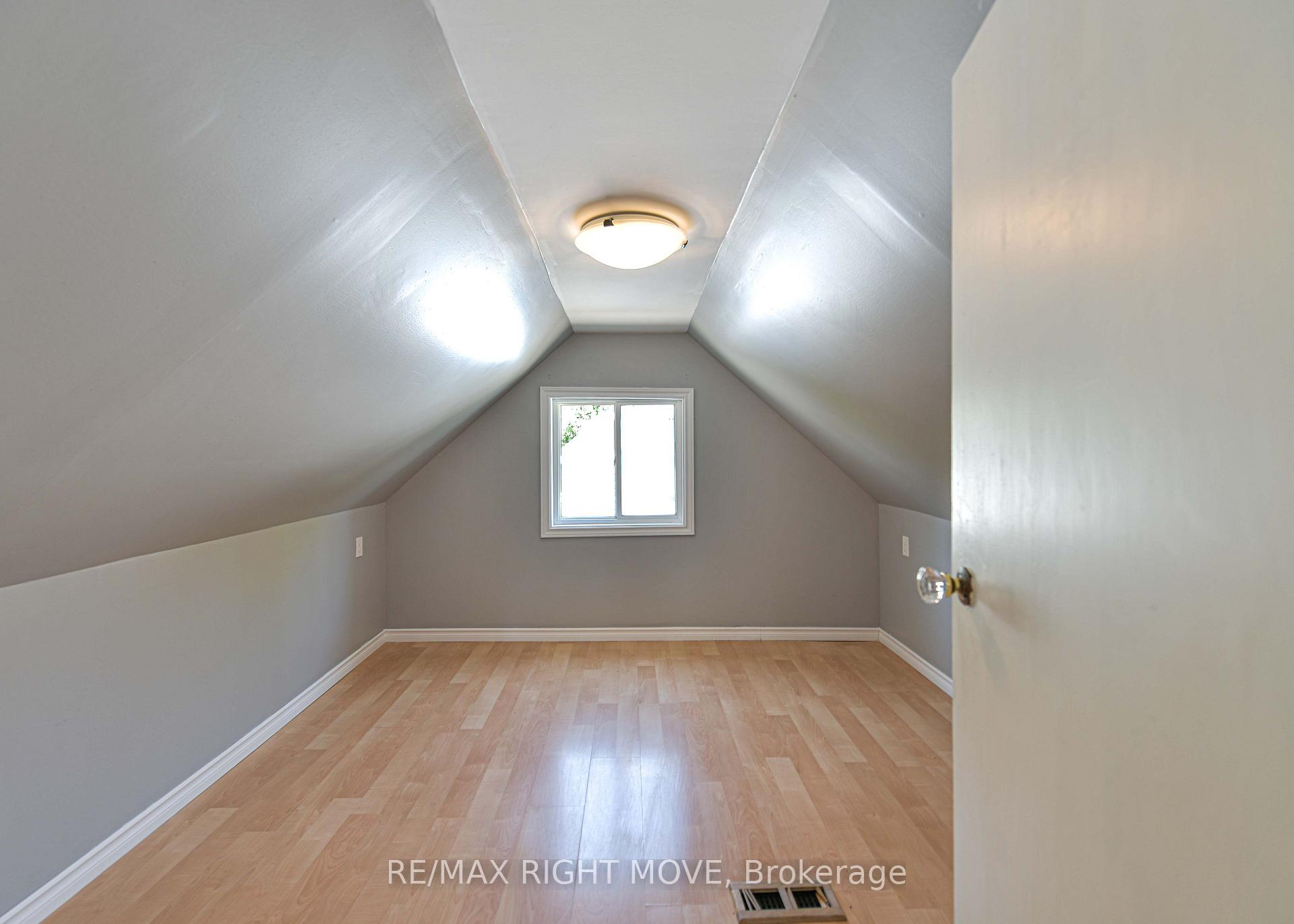 Photo 21 of 424 High Street, Orillia — HOMEH