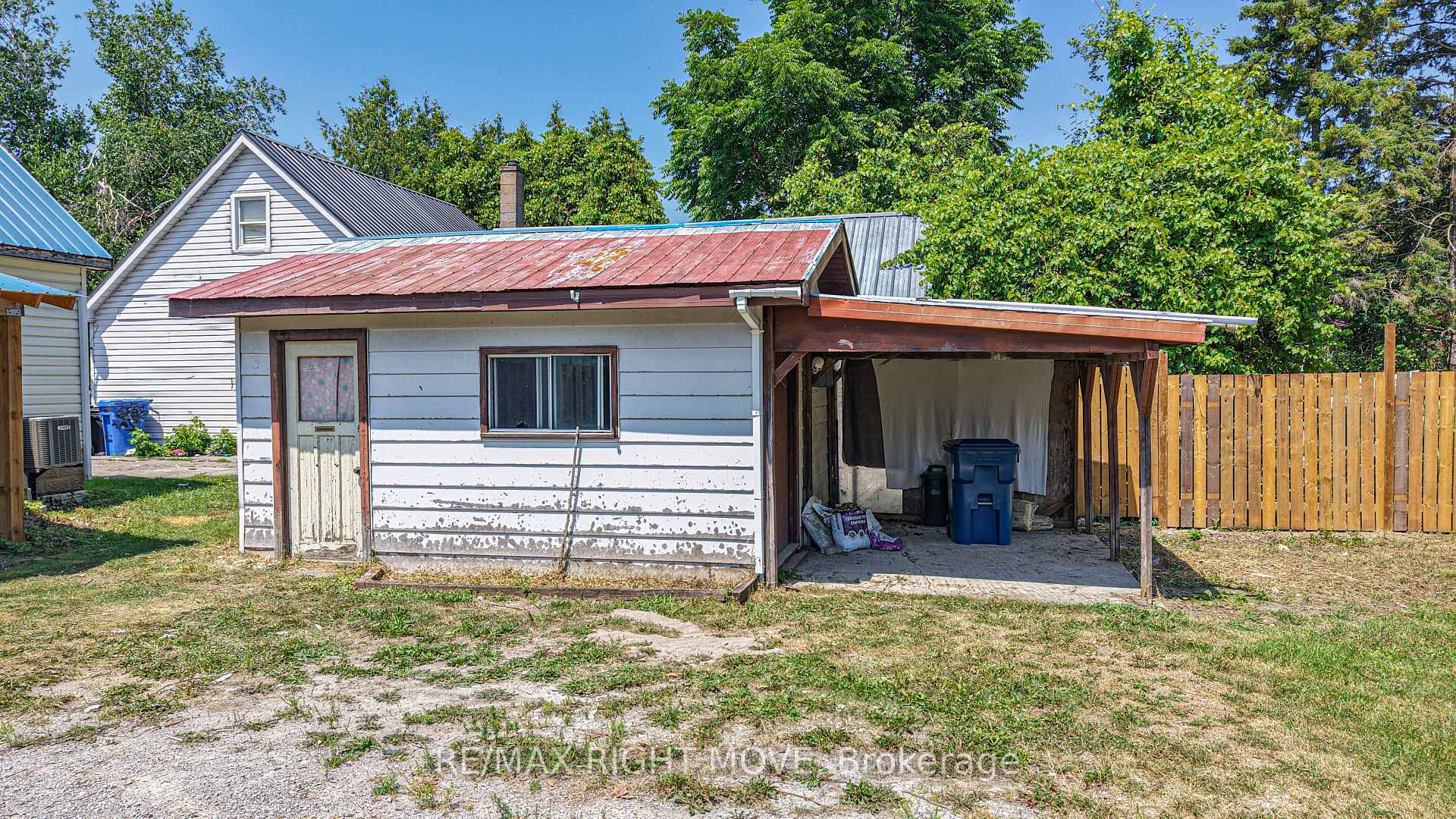 Photo 23 of 424 High Street, Orillia — HOMEH