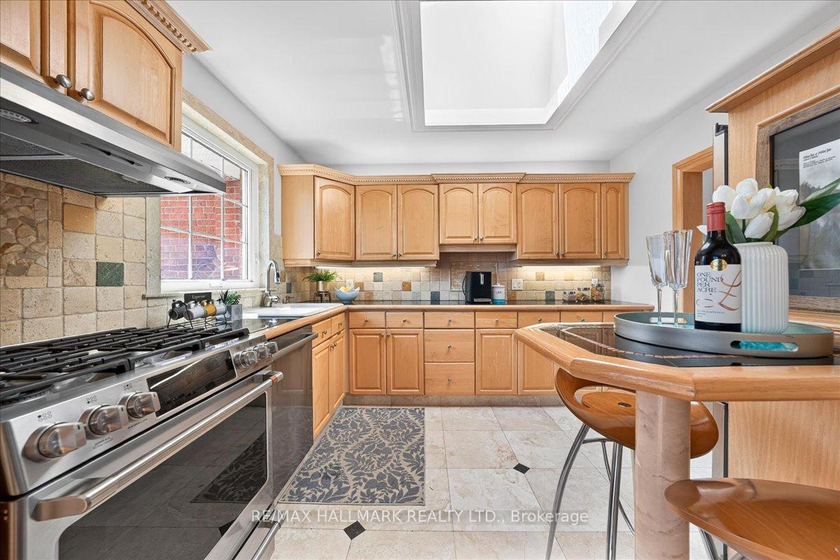 Photo 4 of 25 Fenley Drive, Etobicoke, Kingsview Village-The Westway — HOMEH