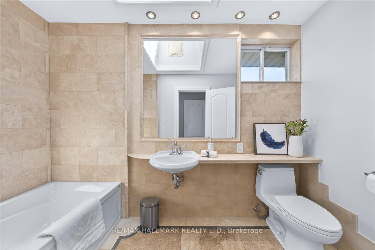 Photo 13 of 25 Fenley Drive, Etobicoke, Kingsview Village-The Westway — HOMEH