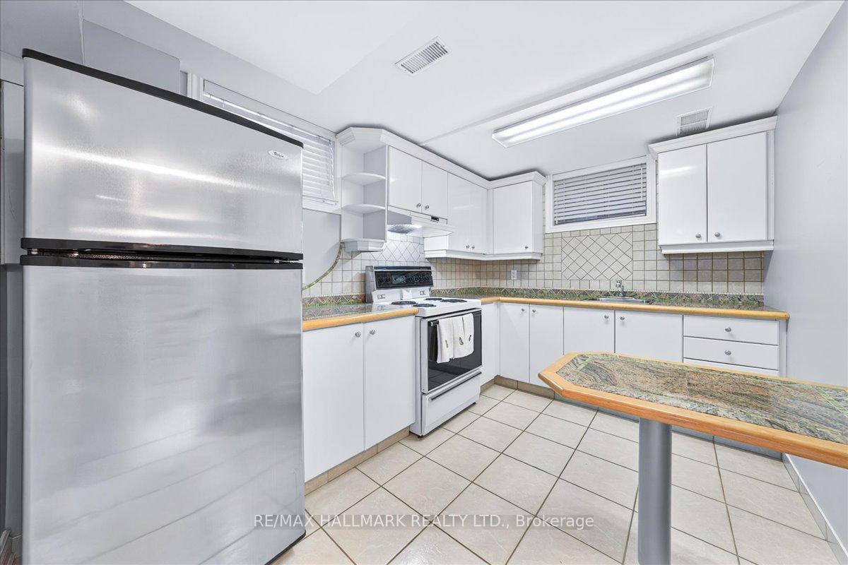 Photo 15 of 25 Fenley Drive, Etobicoke, Kingsview Village-The Westway — HOMEH
