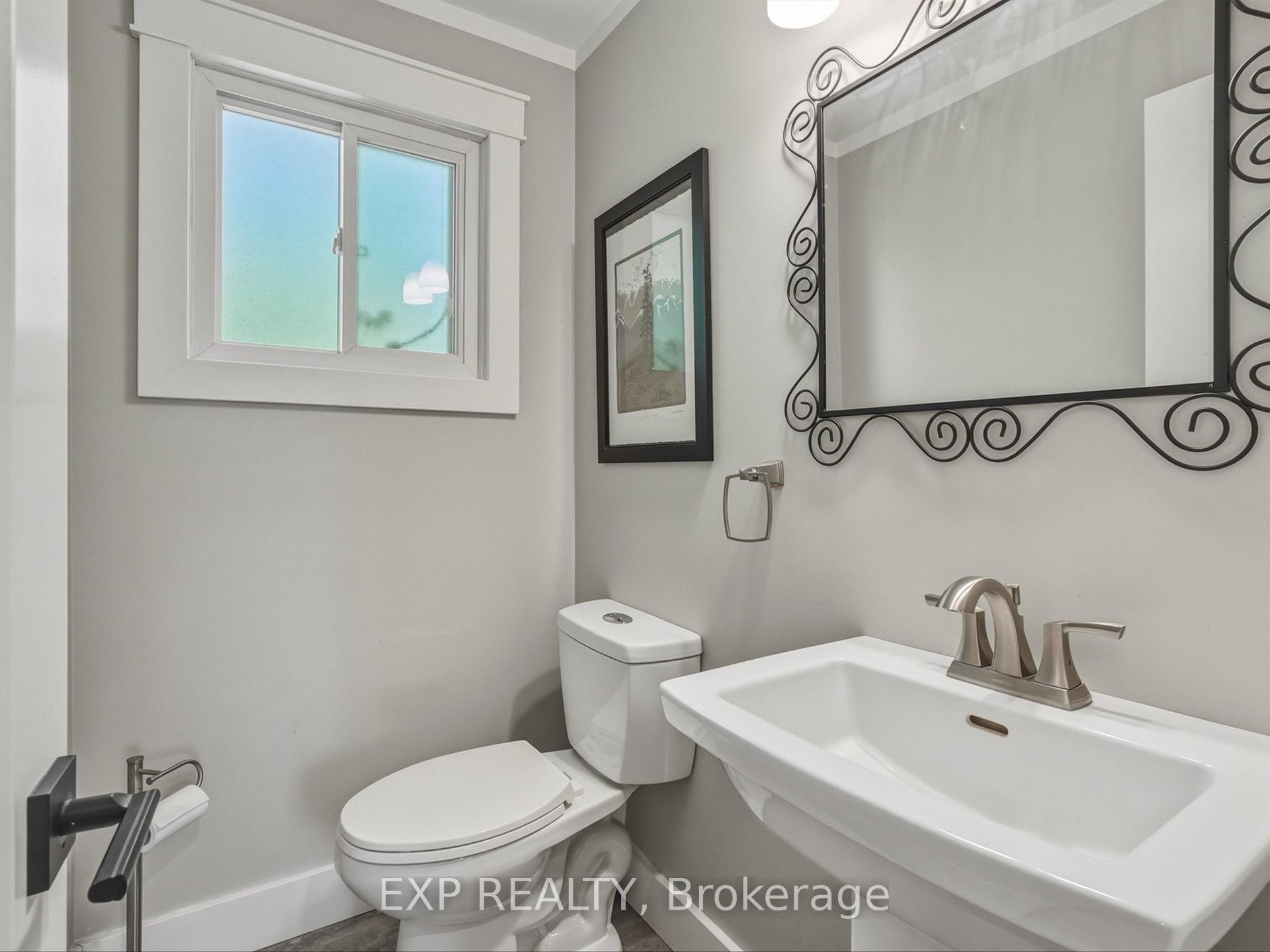 Photo 14 of 11 Spence Avenue, Springwater, Midhurst — HOMEH