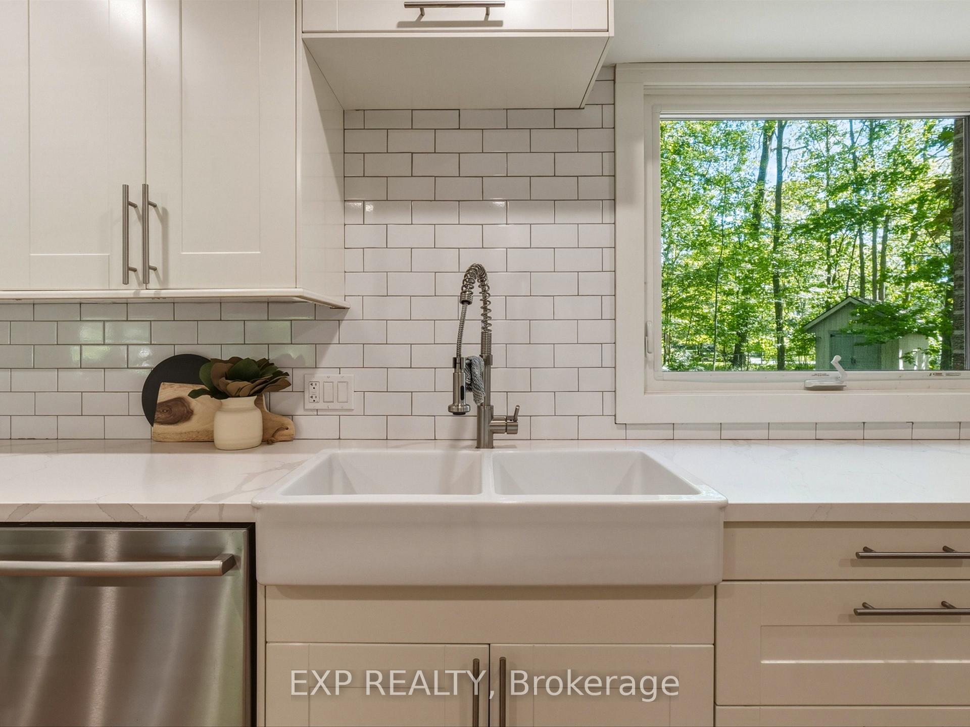 Photo 16 of 11 Spence Avenue, Springwater, Midhurst — HOMEH