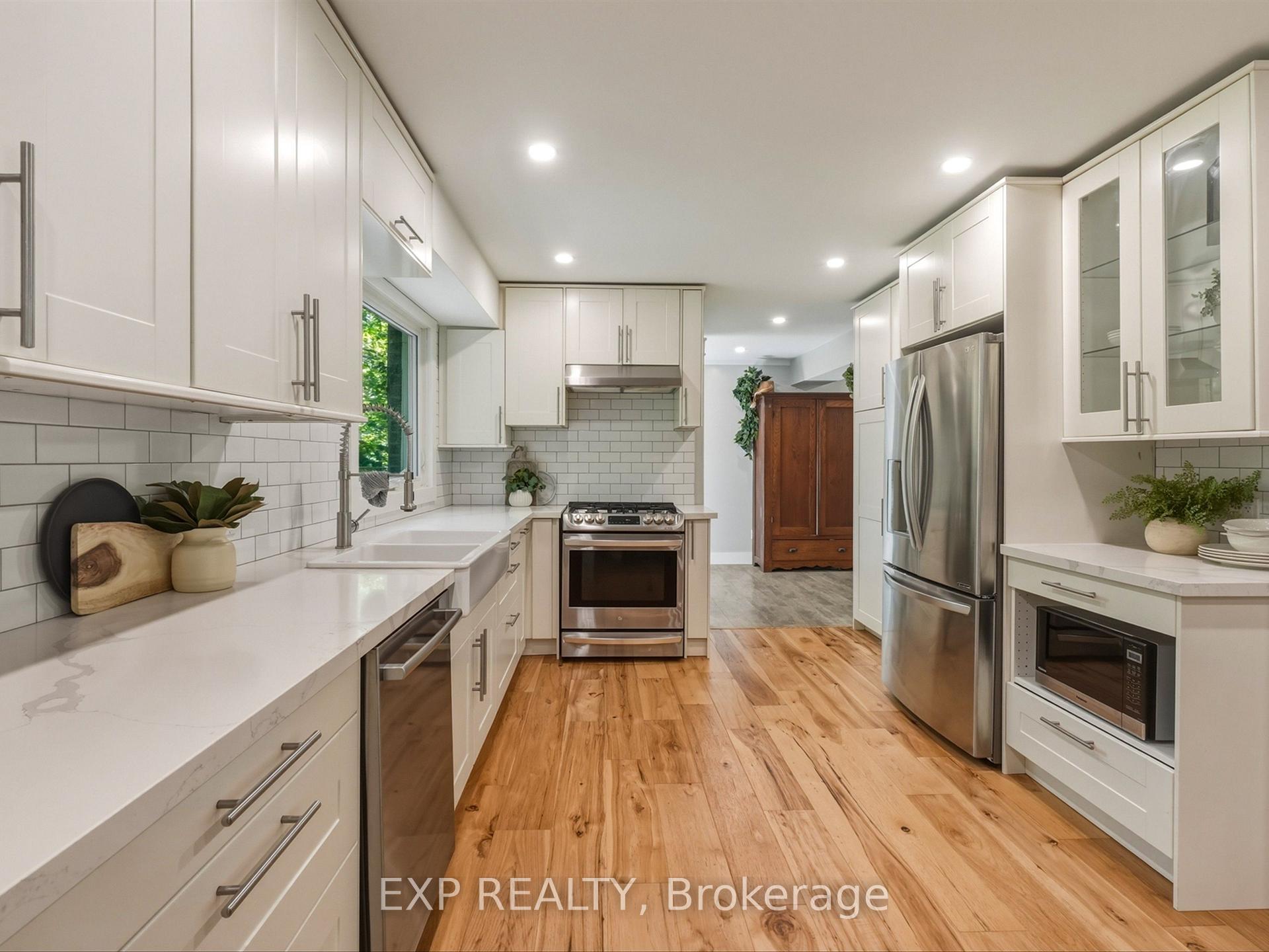 Photo 17 of 11 Spence Avenue, Springwater, Midhurst — HOMEH