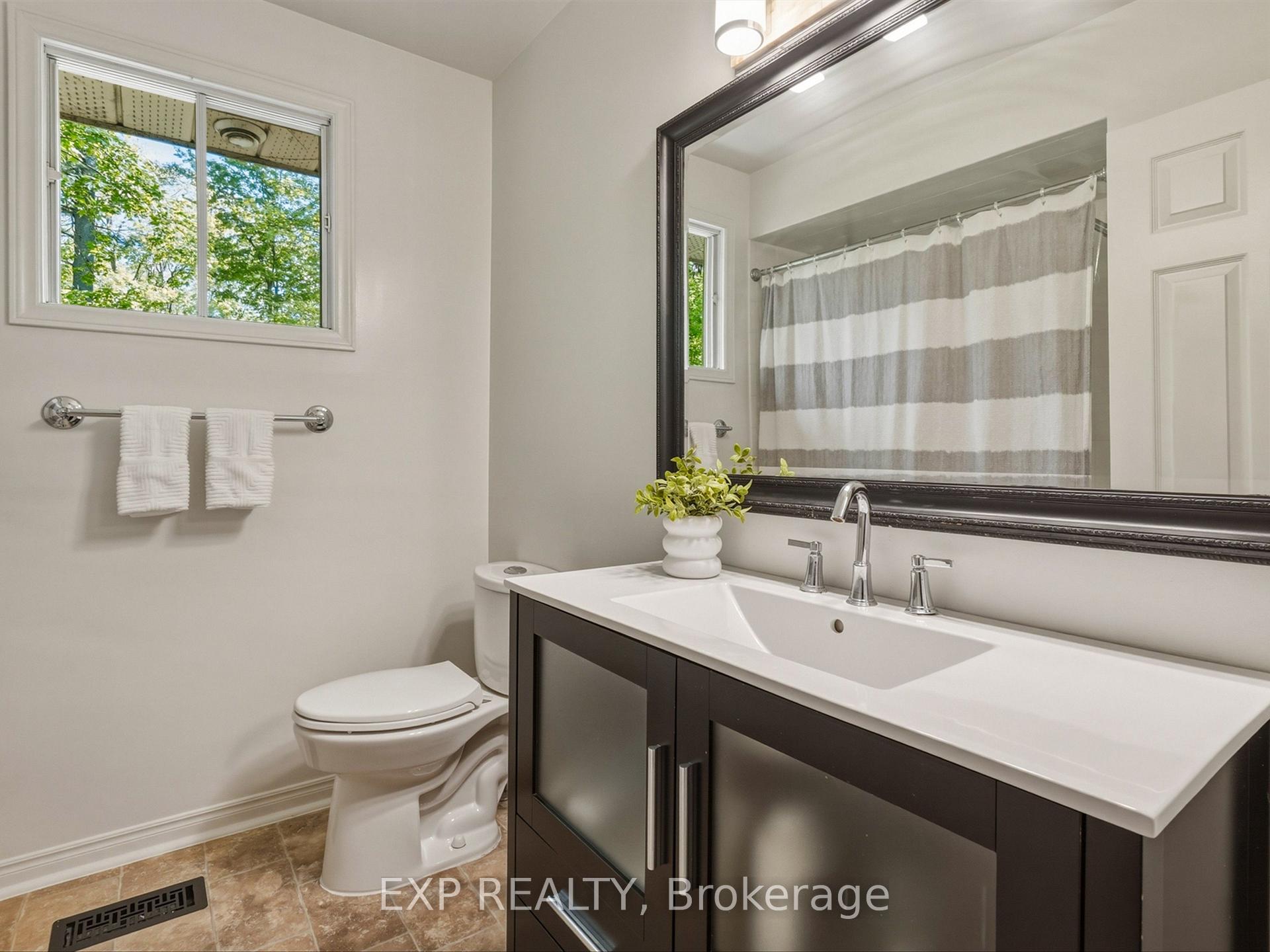Photo 27 of 11 Spence Avenue, Springwater, Midhurst — HOMEH