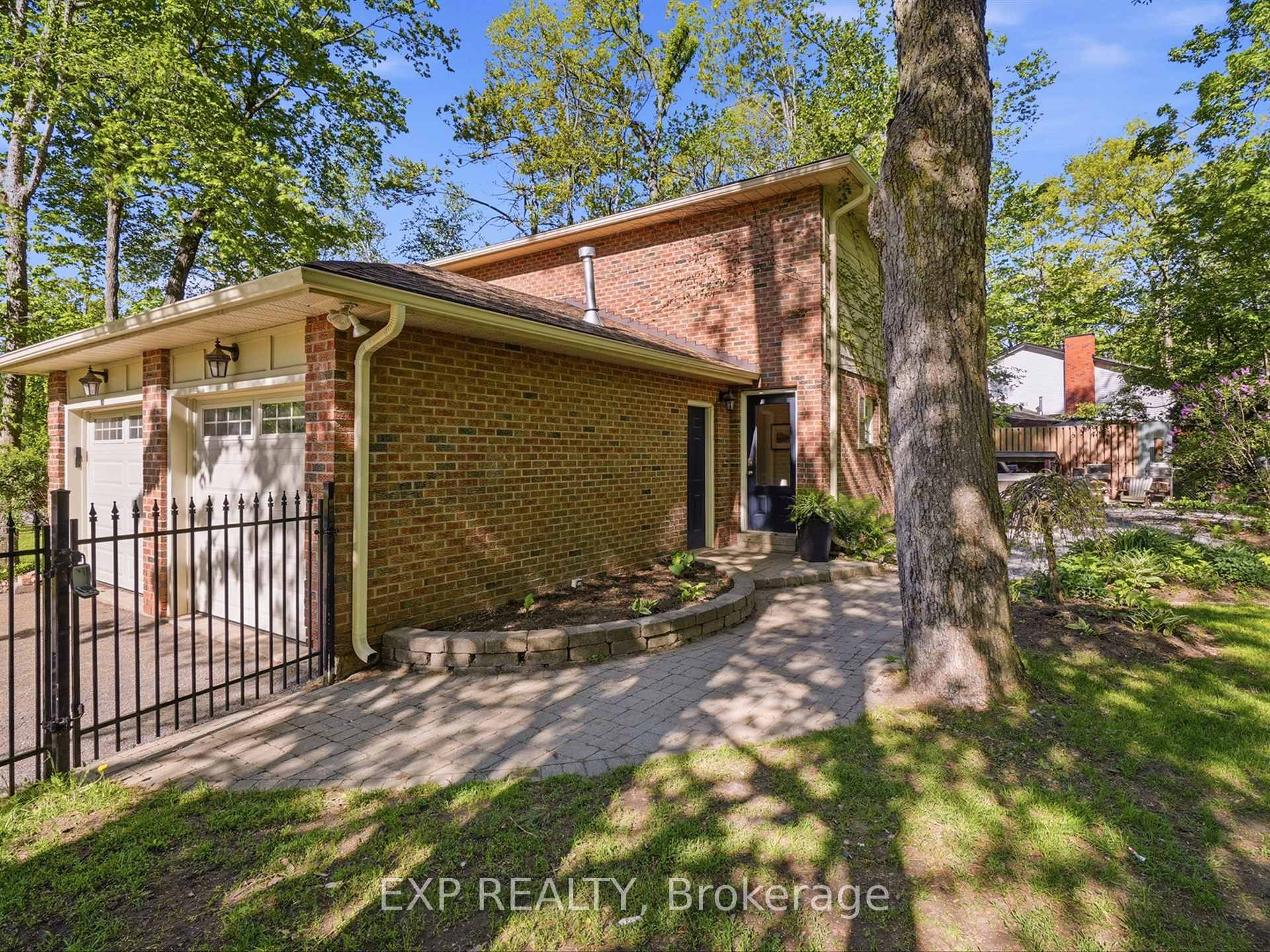 Photo 33 of 11 Spence Avenue, Springwater, Midhurst — HOMEH