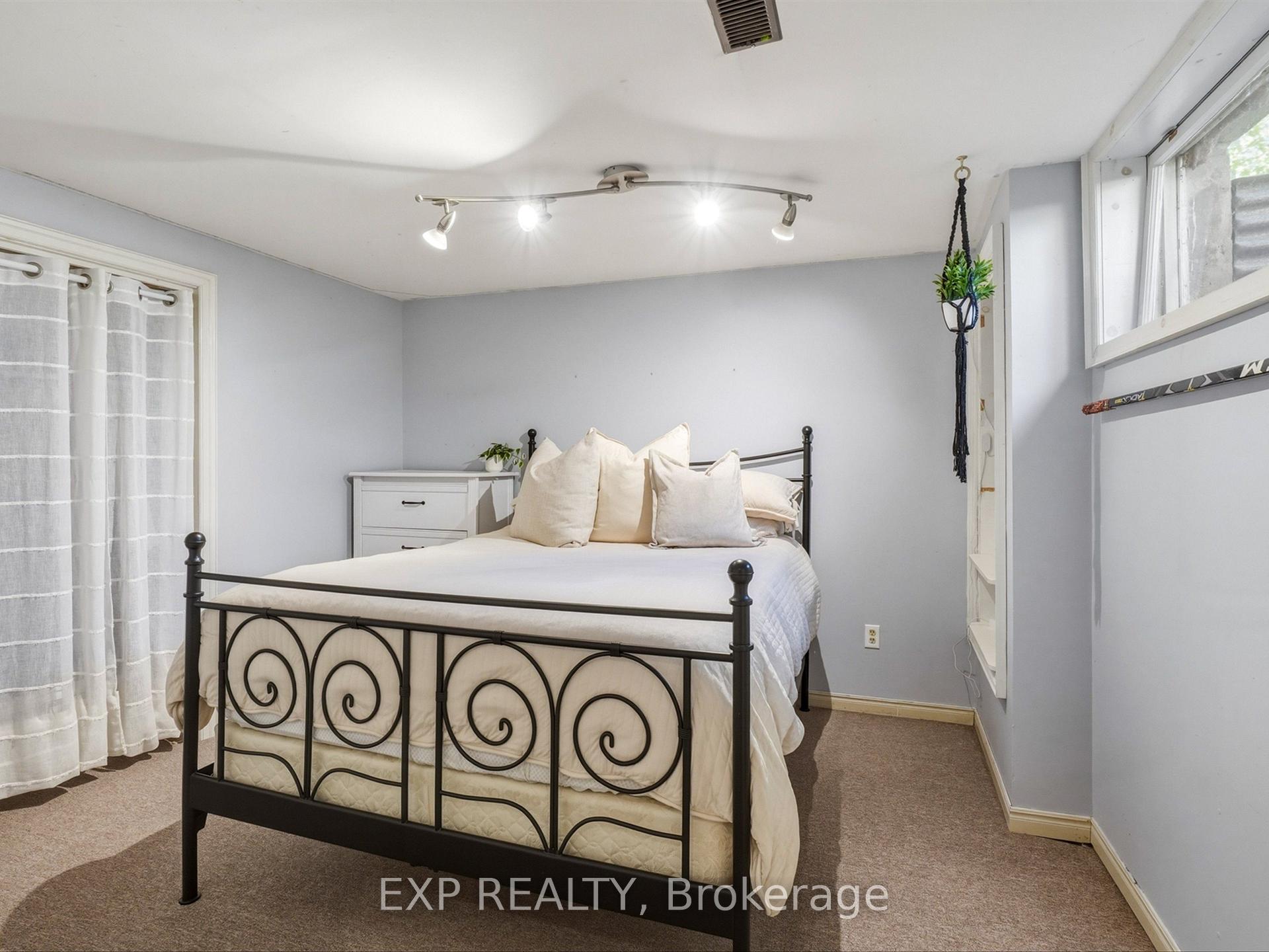 Photo 36 of 11 Spence Avenue, Springwater, Midhurst — HOMEH