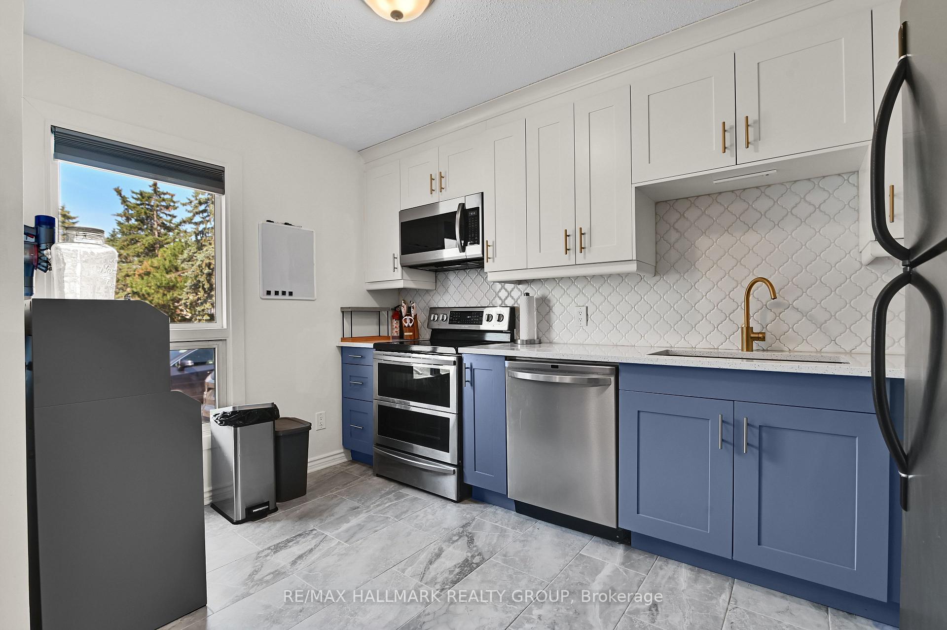 Photo 3 of Unit 3, 1505 Ballard Court, Ottawa, Pineview — HOMEH