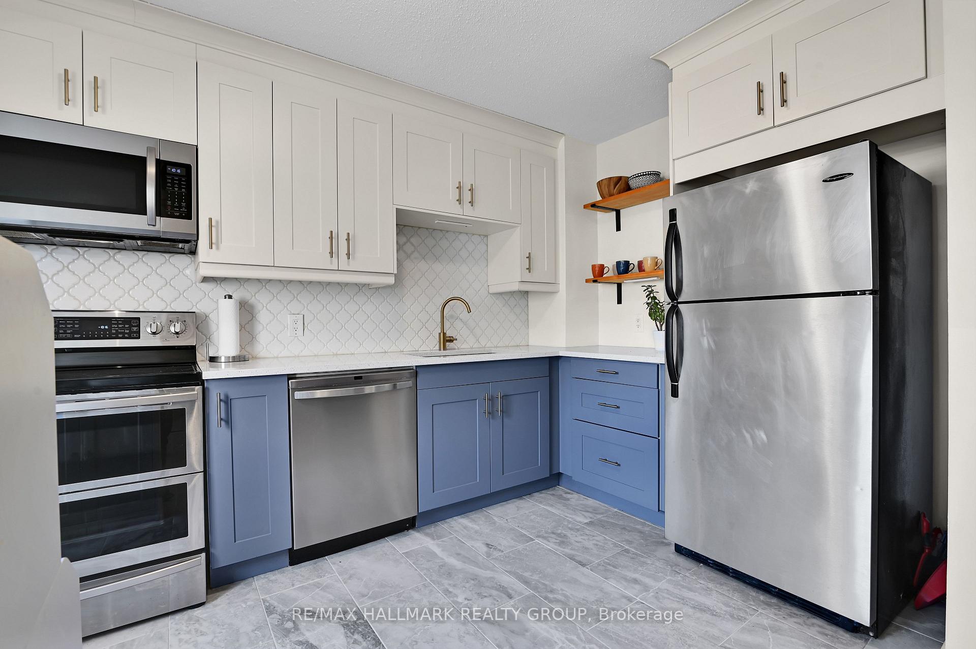 Photo 4 of Unit 3, 1505 Ballard Court, Ottawa, Pineview — HOMEH