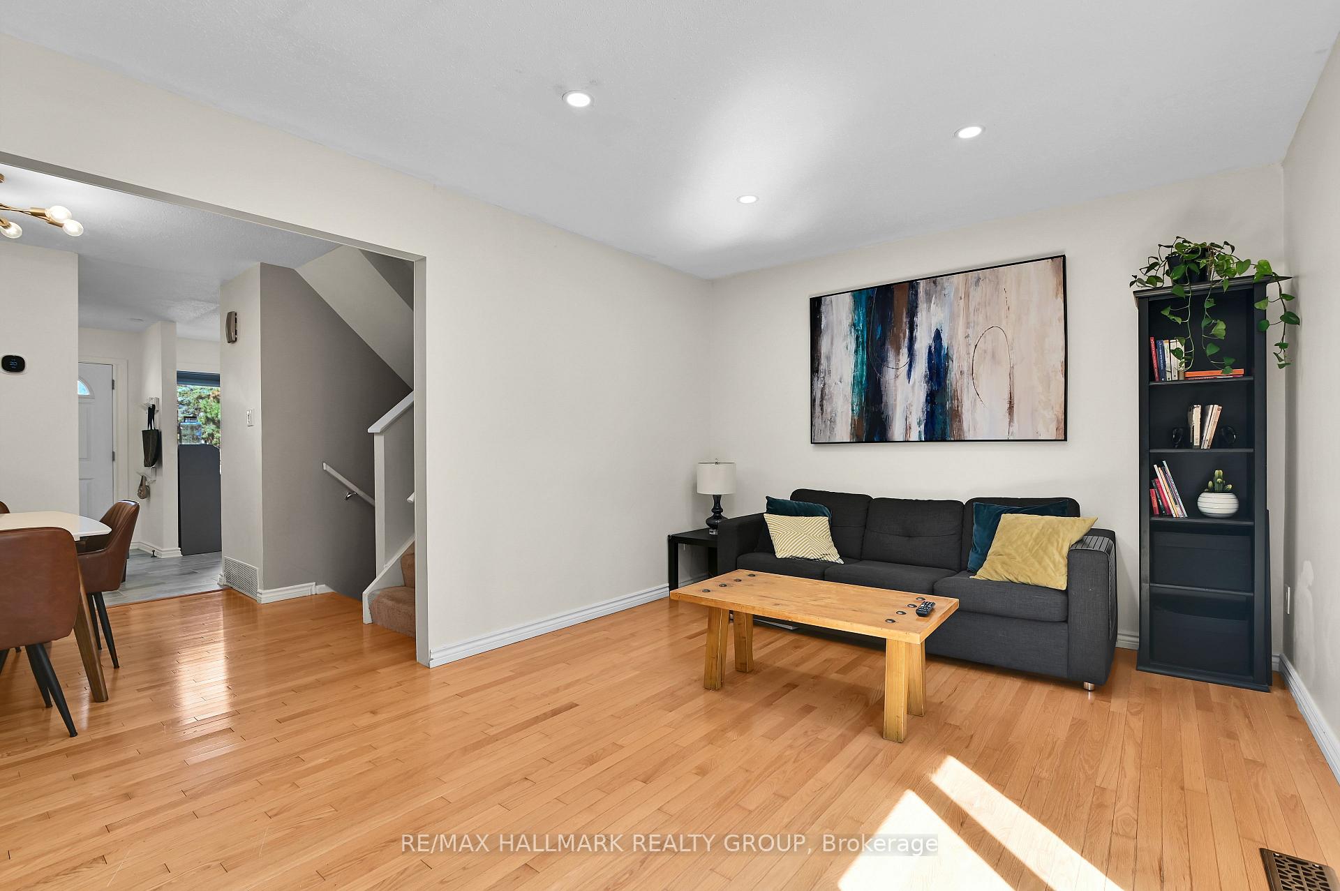 Photo 7 of Unit 3, 1505 Ballard Court, Ottawa, Pineview — HOMEH