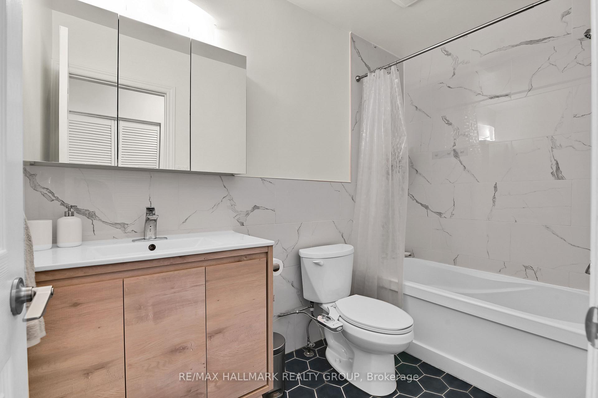 Photo 18 of Unit 3, 1505 Ballard Court, Ottawa, Pineview — HOMEH
