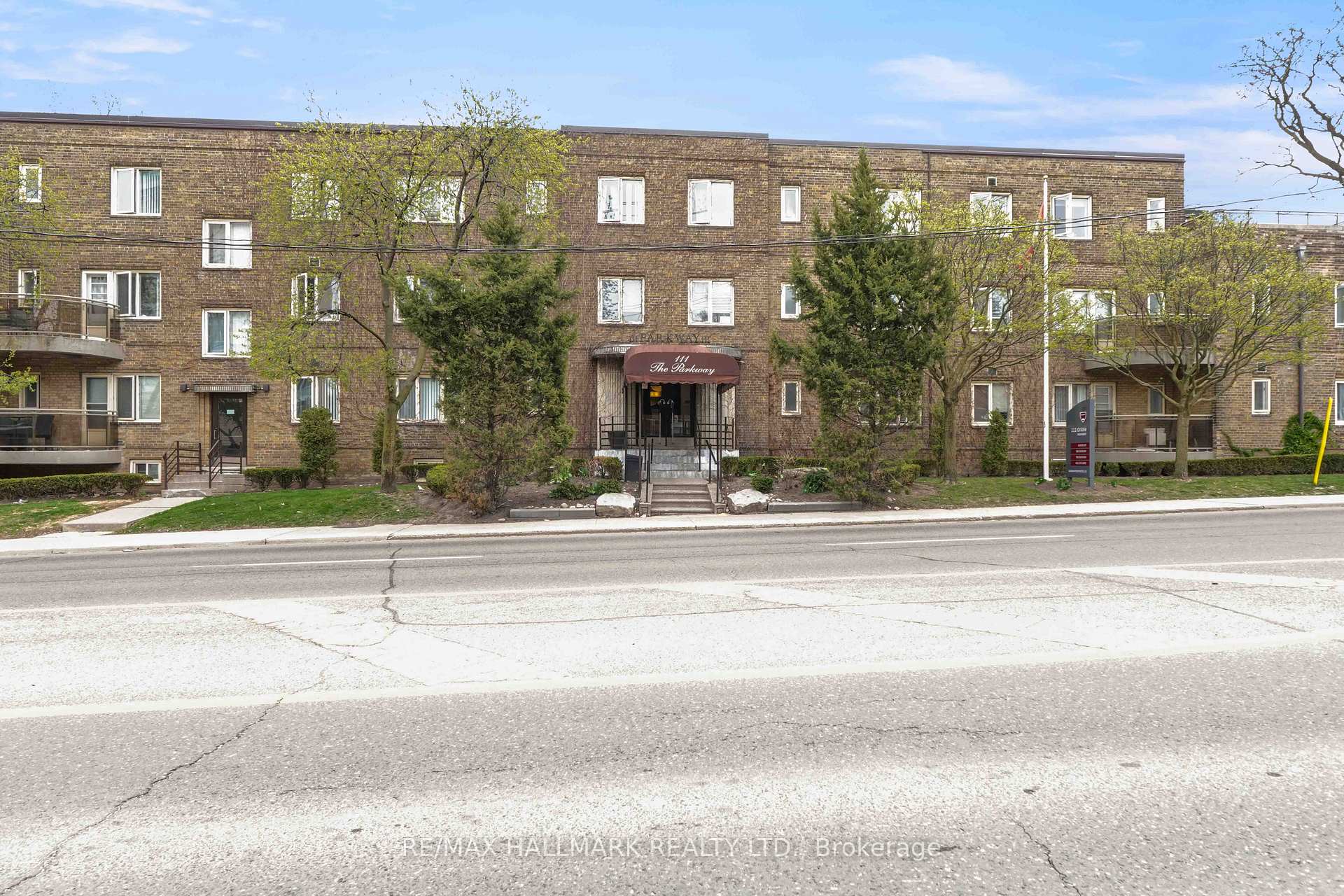 Photo 1 of Unit 306, 111 Oriole Parkway, Toronto, Yonge-St. Clair — HOMEH