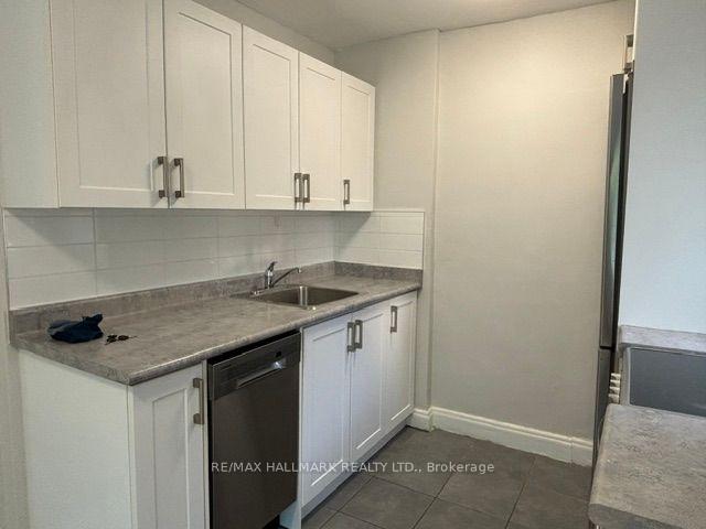 Photo 7 of Unit 202, 111 Oriole Parkway, Toronto, Yonge-St. Clair — HOMEH