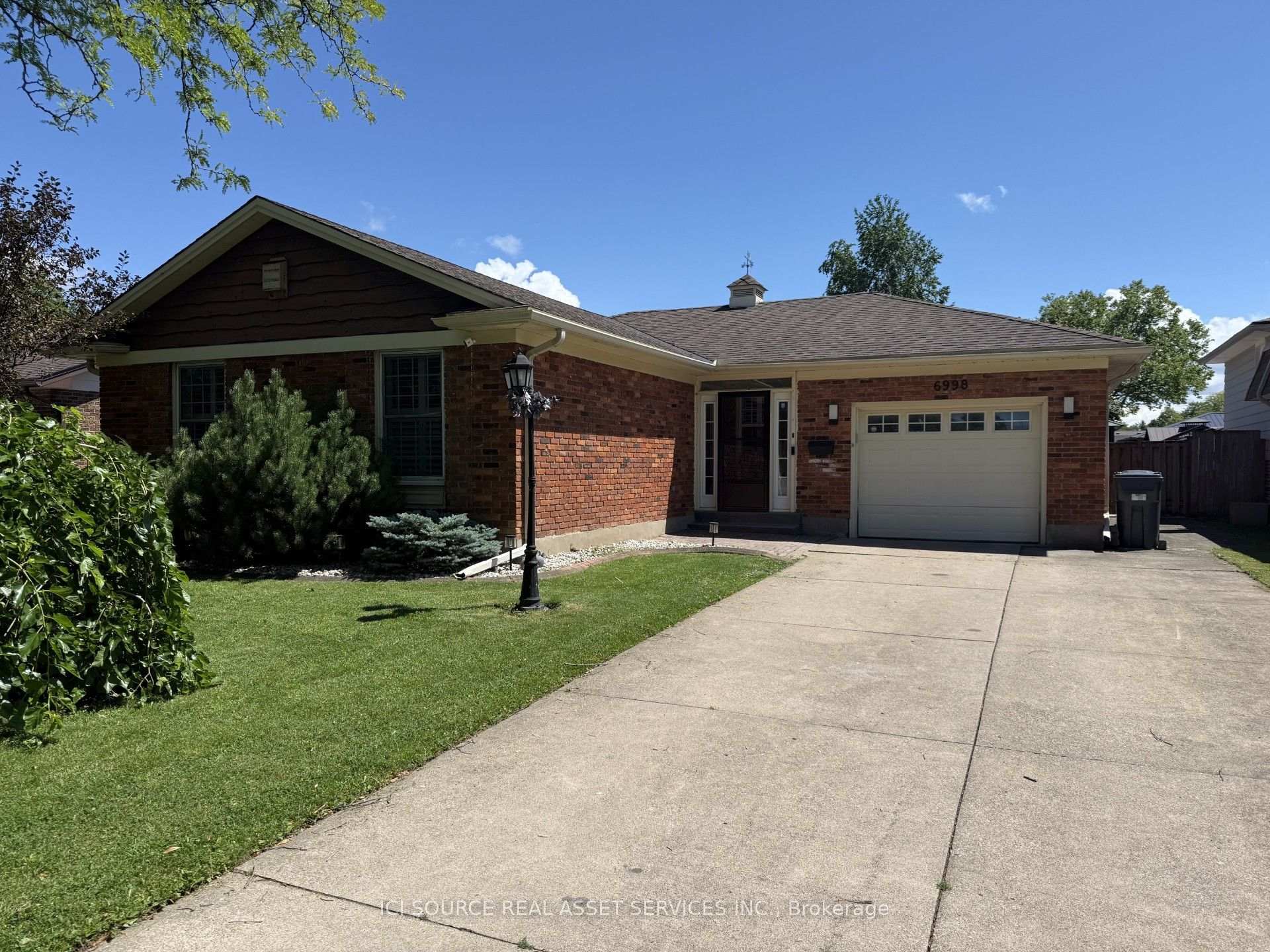 Photo 2 of 6998 Glengowan Crescent, Niagara Falls, Casey — HOMEH