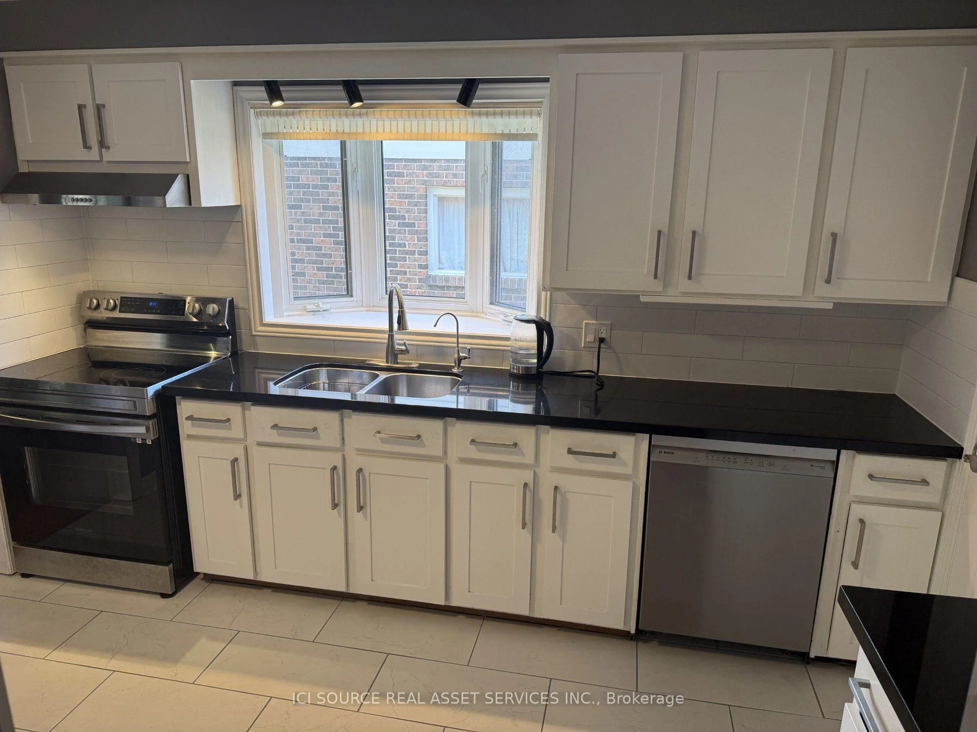 Photo 14 of 6998 Glengowan Crescent, Niagara Falls, Casey — HOMEH