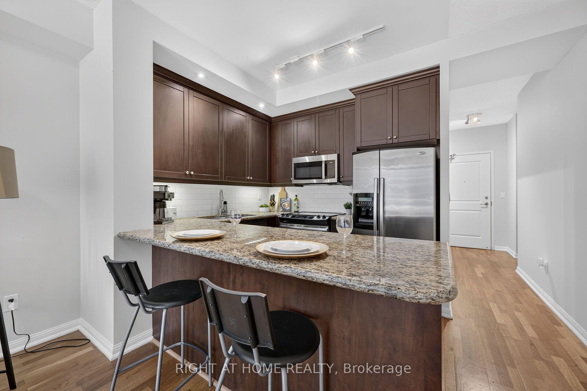 Photo 2 of Unit 509, 628 Fleet Street, Toronto, Niagara — HOMEH
