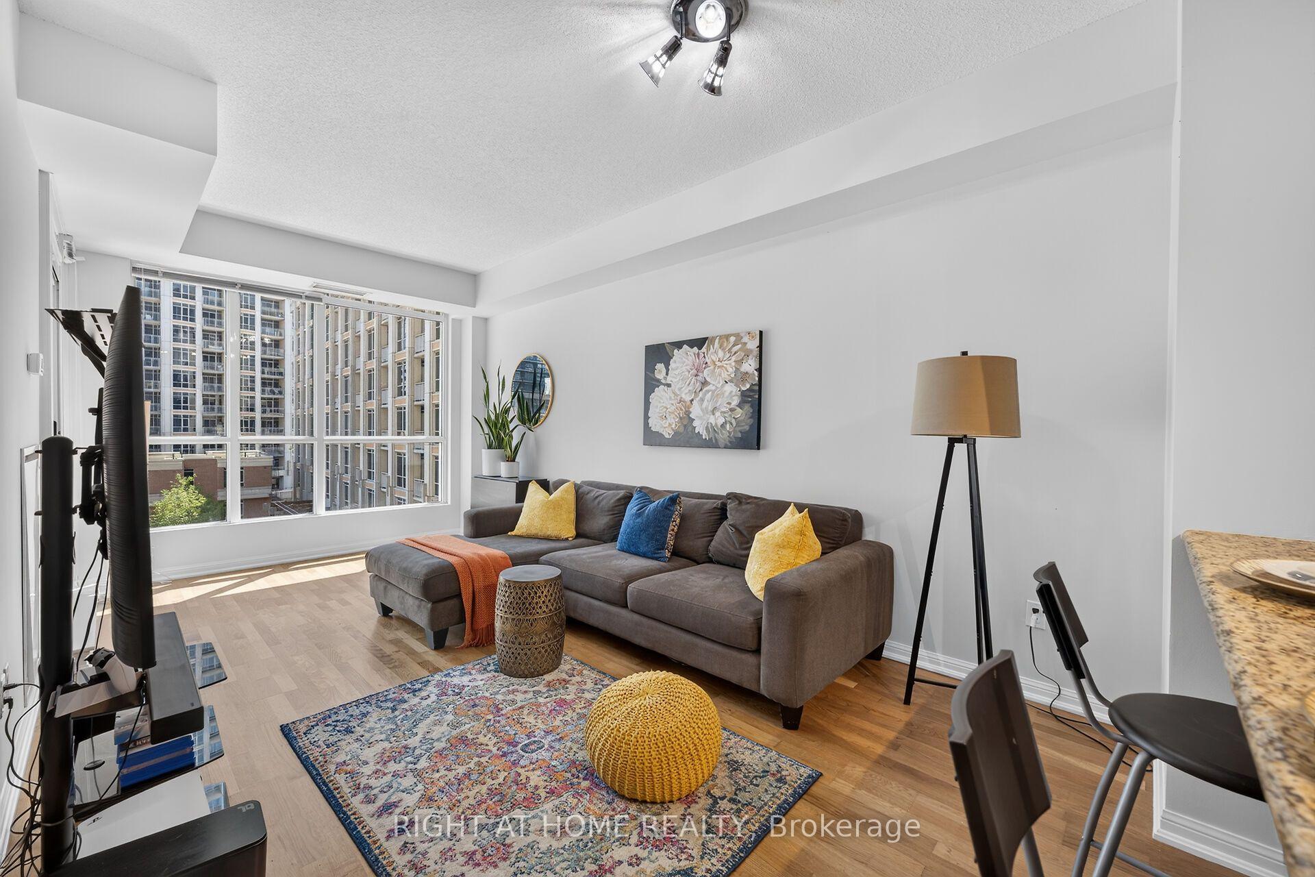 Photo 3 of Unit 509, 628 Fleet Street, Toronto, Niagara — HOMEH