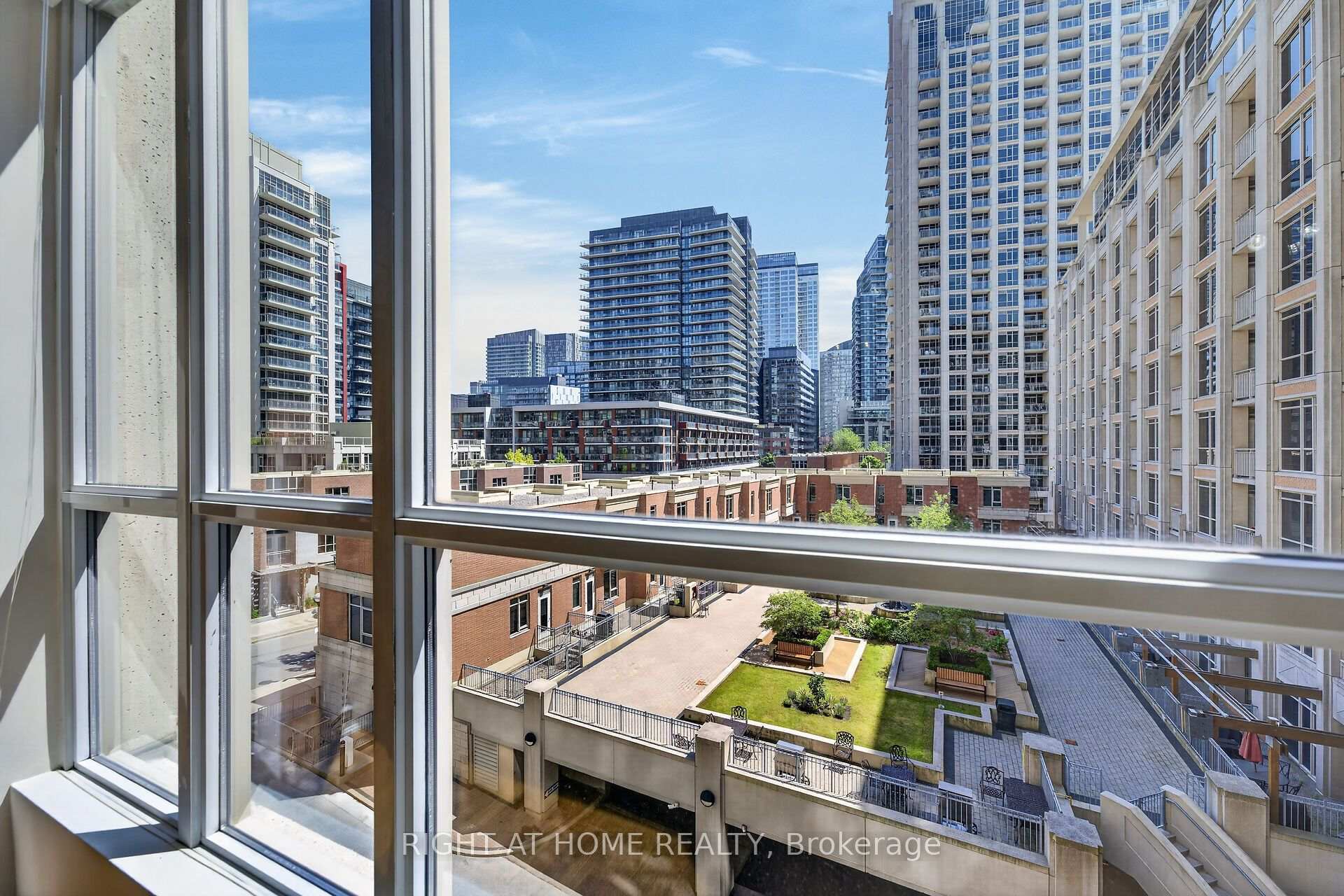 Photo 4 of Unit 509, 628 Fleet Street, Toronto, Niagara — HOMEH