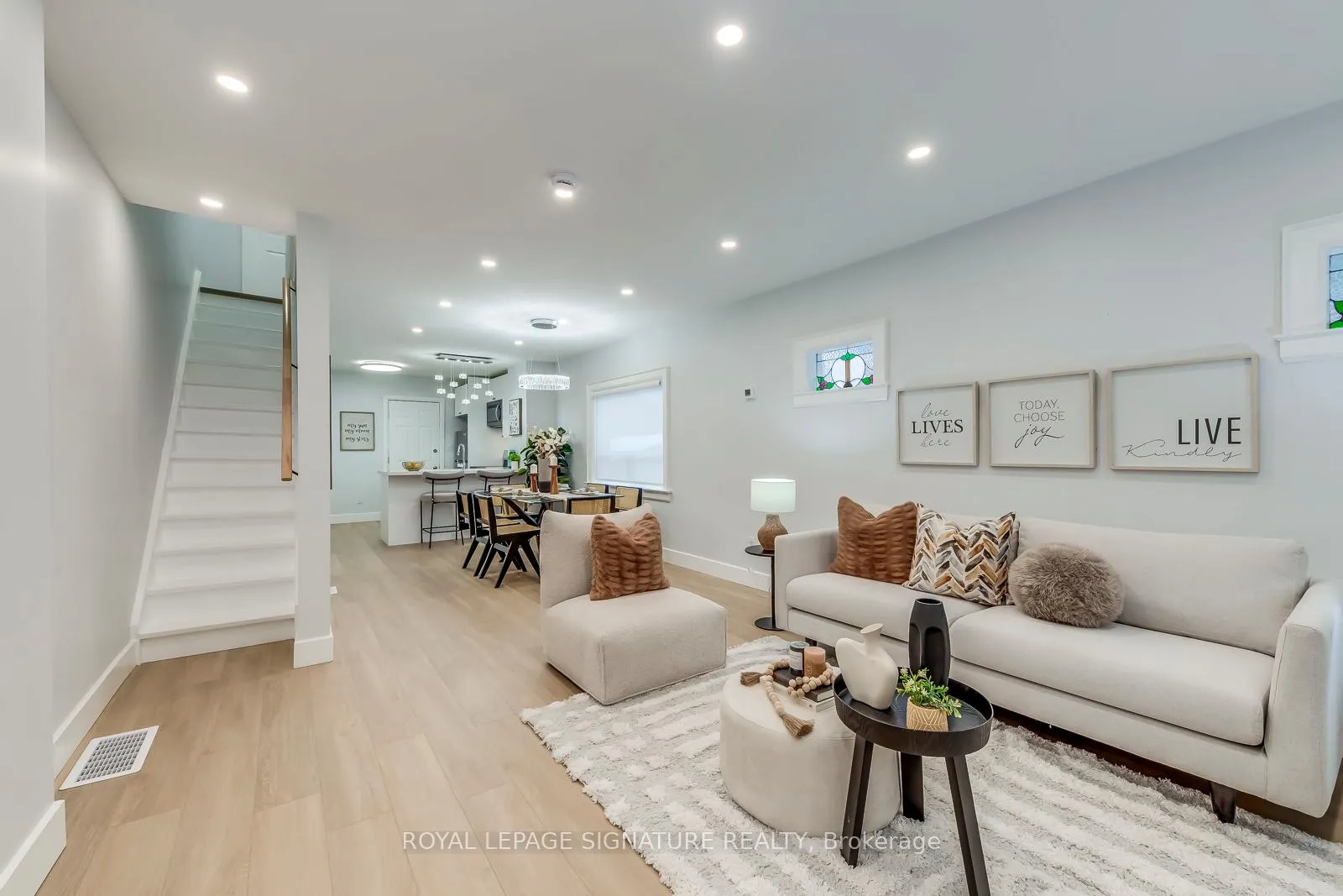 Photo 7 of 977 Broadview Avenue, Toronto, Broadview North — HOMEH