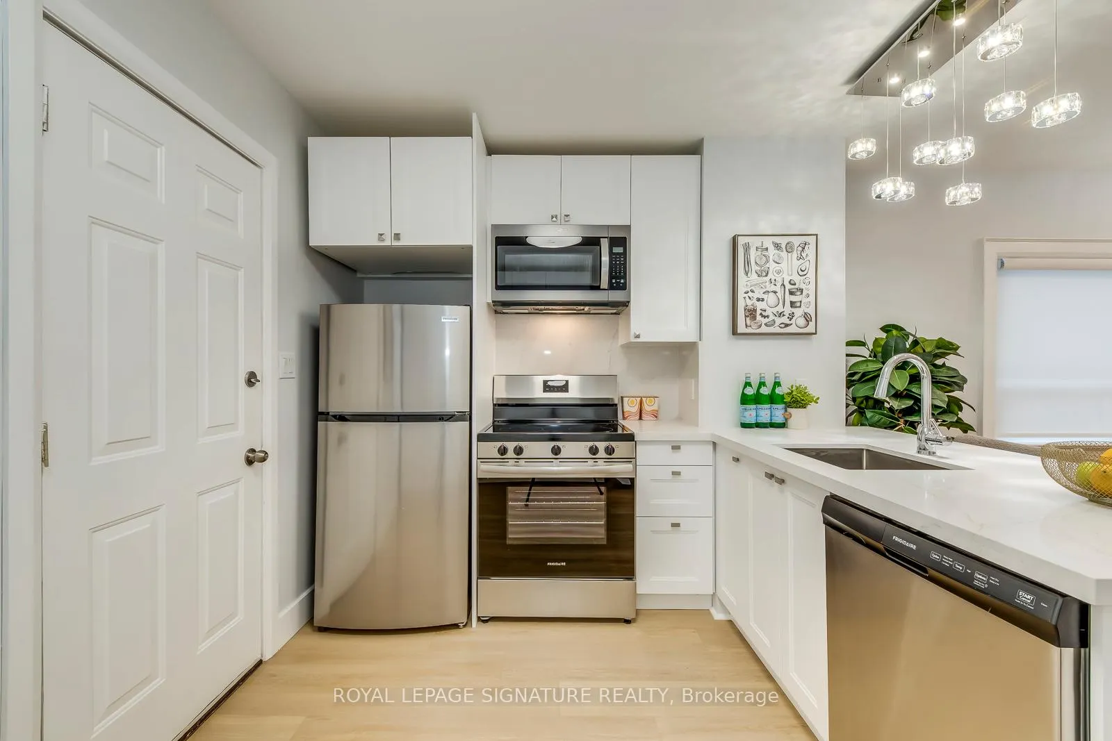 Photo 15 of 977 Broadview Avenue, Toronto, Broadview North — HOMEH