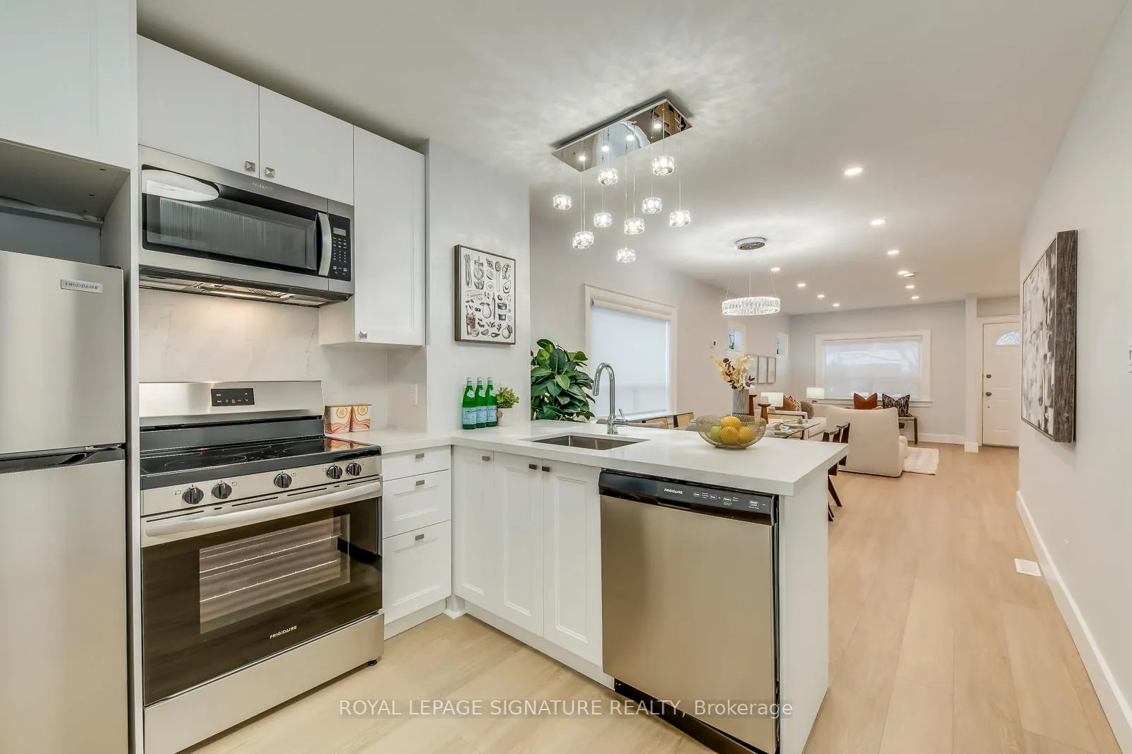 Photo 16 of 977 Broadview Avenue, Toronto, Broadview North — HOMEH
