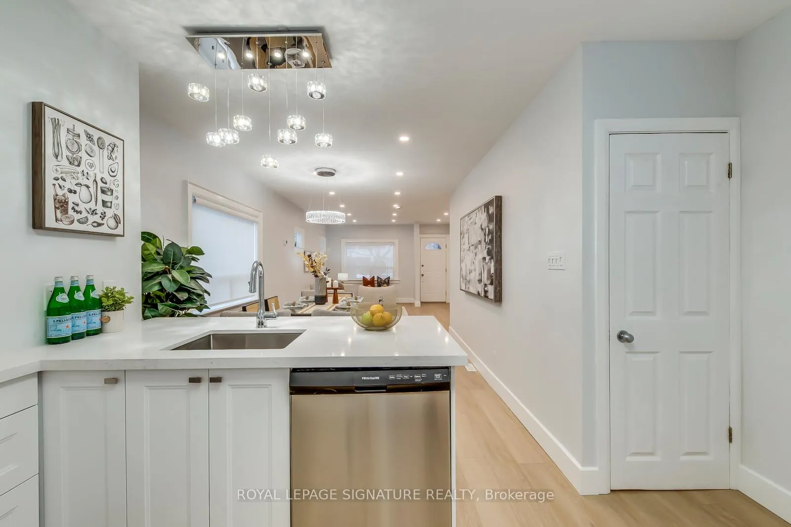 Photo 17 of 977 Broadview Avenue, Toronto, Broadview North — HOMEH
