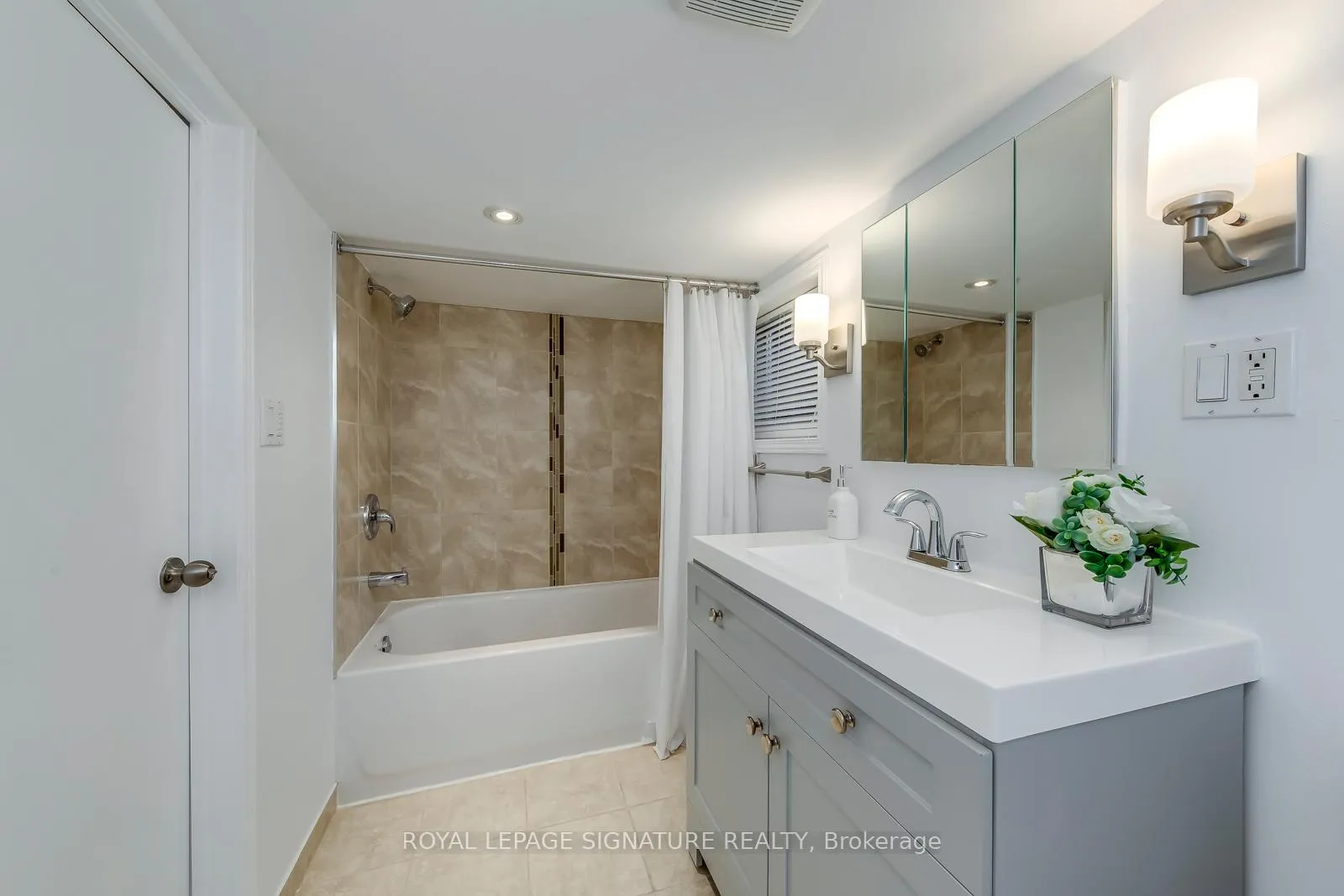 Photo 35 of 977 Broadview Avenue, Toronto, Broadview North — HOMEH