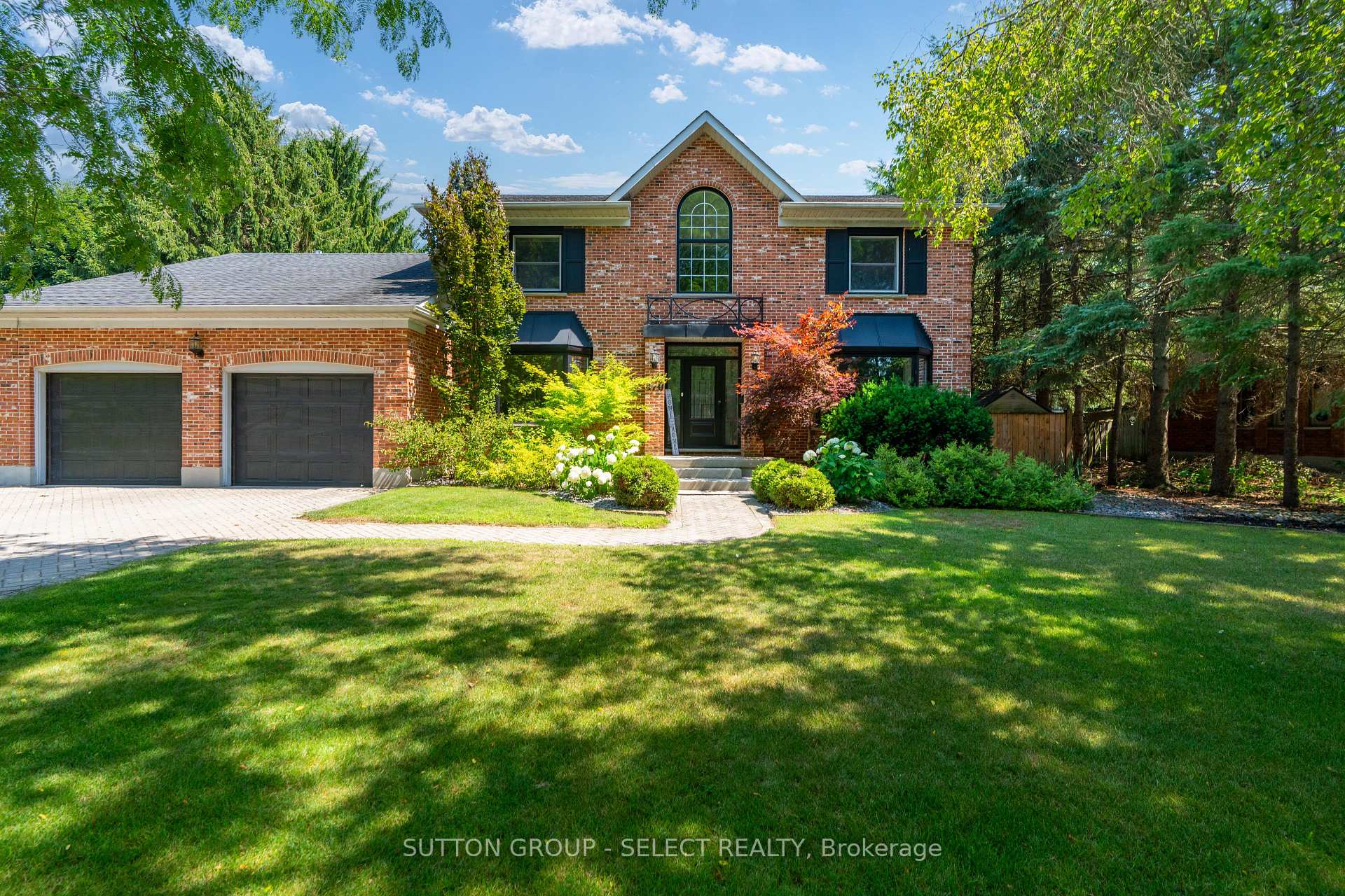 Photo 2 of 470 Scott Street E, Strathroy-Caradoc, SE — HOMEH