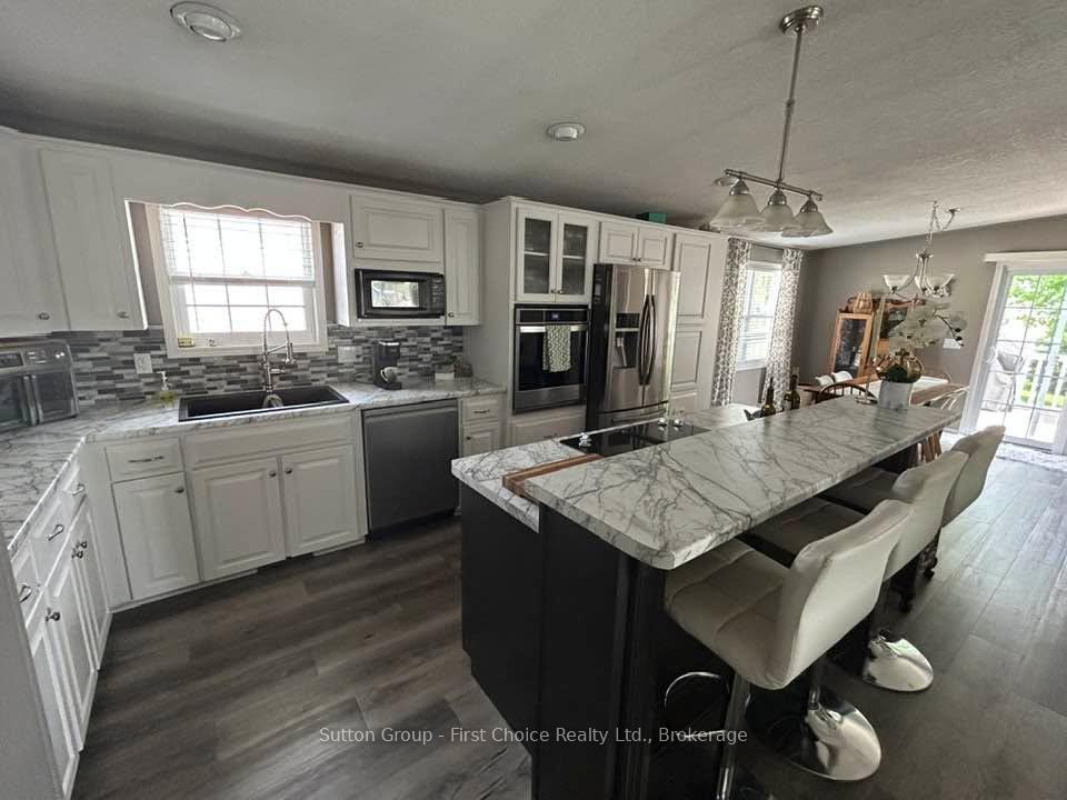 Photo 5 of 14 25 Thames Road, St. Marys — HOMEH