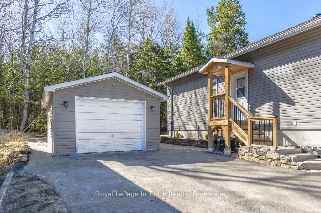 Photo 2 of 31 Earldom Boulevard, Tay, Port McNicoll — HOMEH