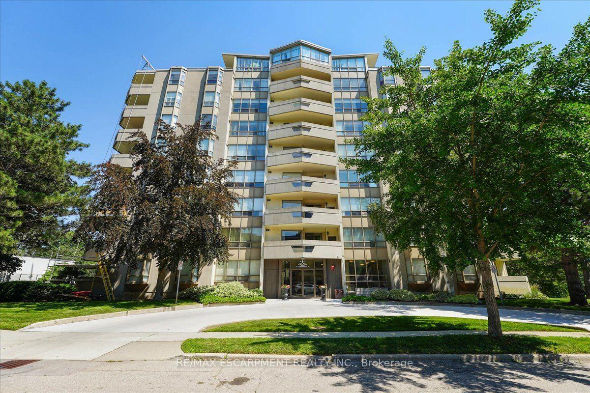 Photo of Unit 807, 8 Village Green Boulevard
