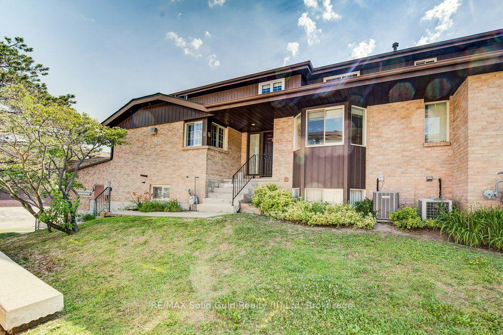 Photo 3 of Unit 6, 450 Beechwood Drive, Waterloo, Westvale — HOMEH