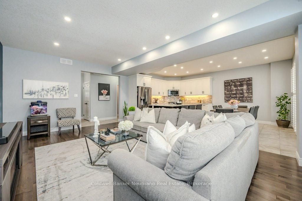 Photo 9 of Unit 21, 254 Gosling Gardens, Guelph, Clairfields/Hanlon Business Park — HOMEH