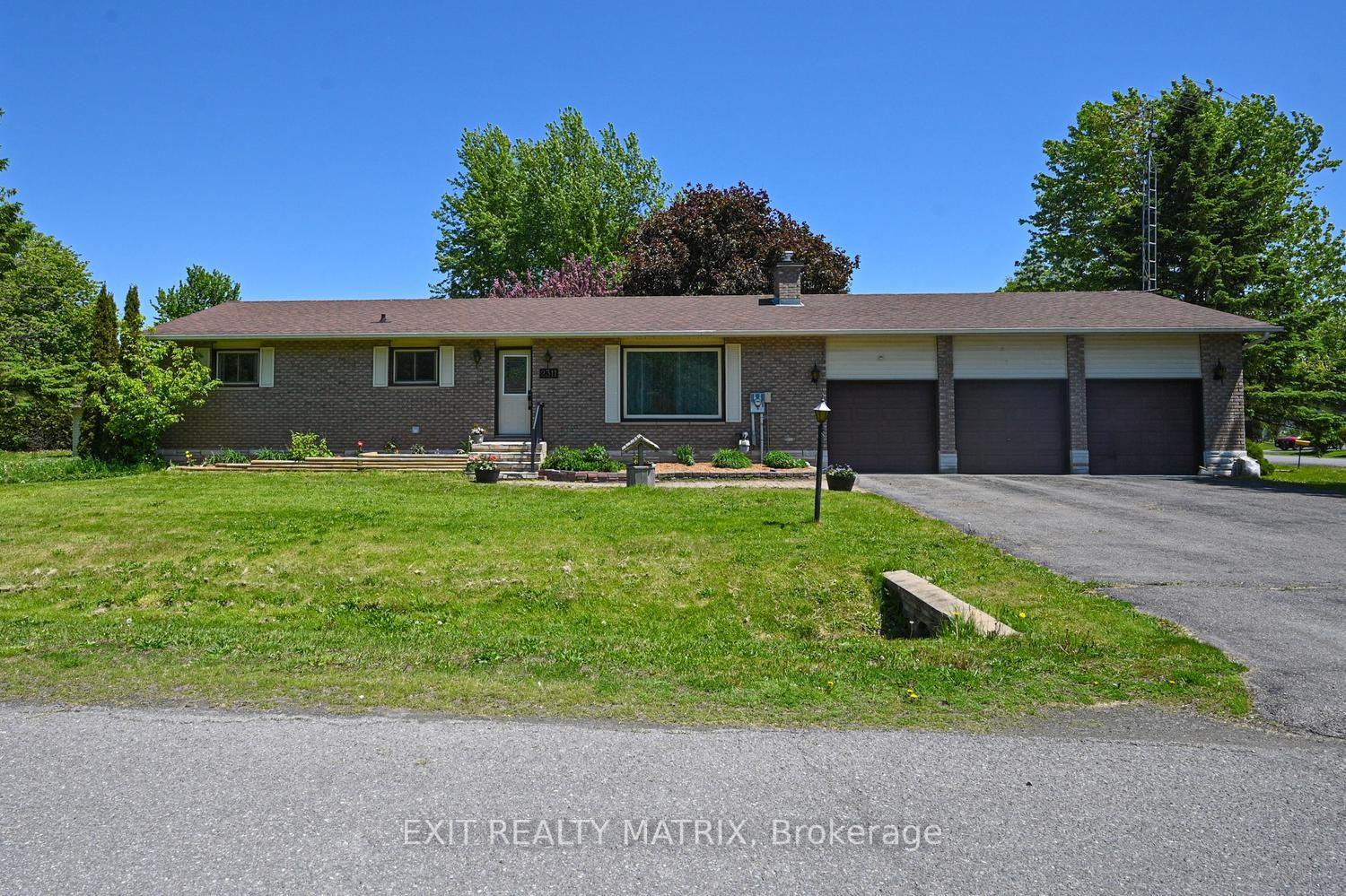 Photo 2 of 2311 Edward Kidd Crescent, Ottawa, North Gower — HOMEH
