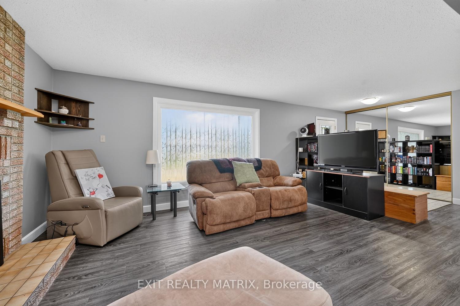 Photo 5 of 2311 Edward Kidd Crescent, Ottawa, North Gower — HOMEH
