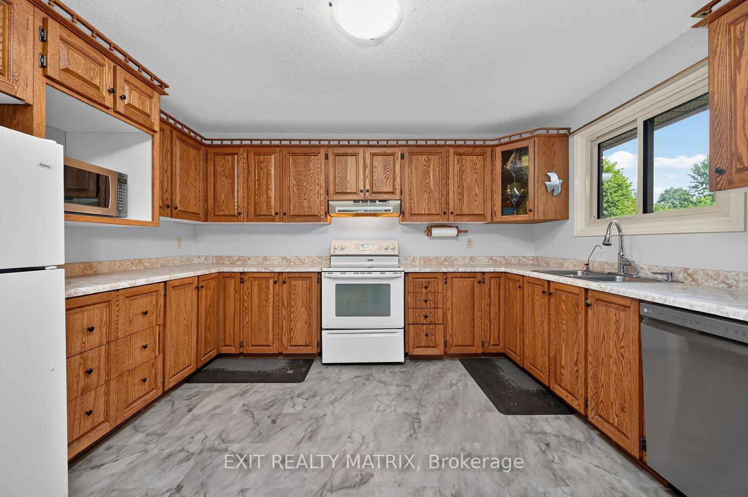 Photo 15 of 2311 Edward Kidd Crescent, Ottawa, North Gower — HOMEH