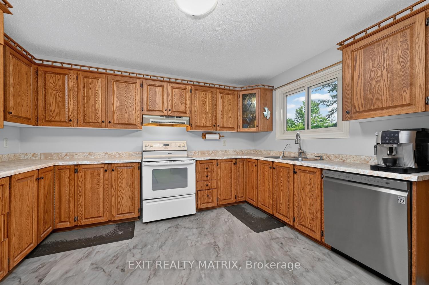 Photo 17 of 2311 Edward Kidd Crescent, Ottawa, North Gower — HOMEH