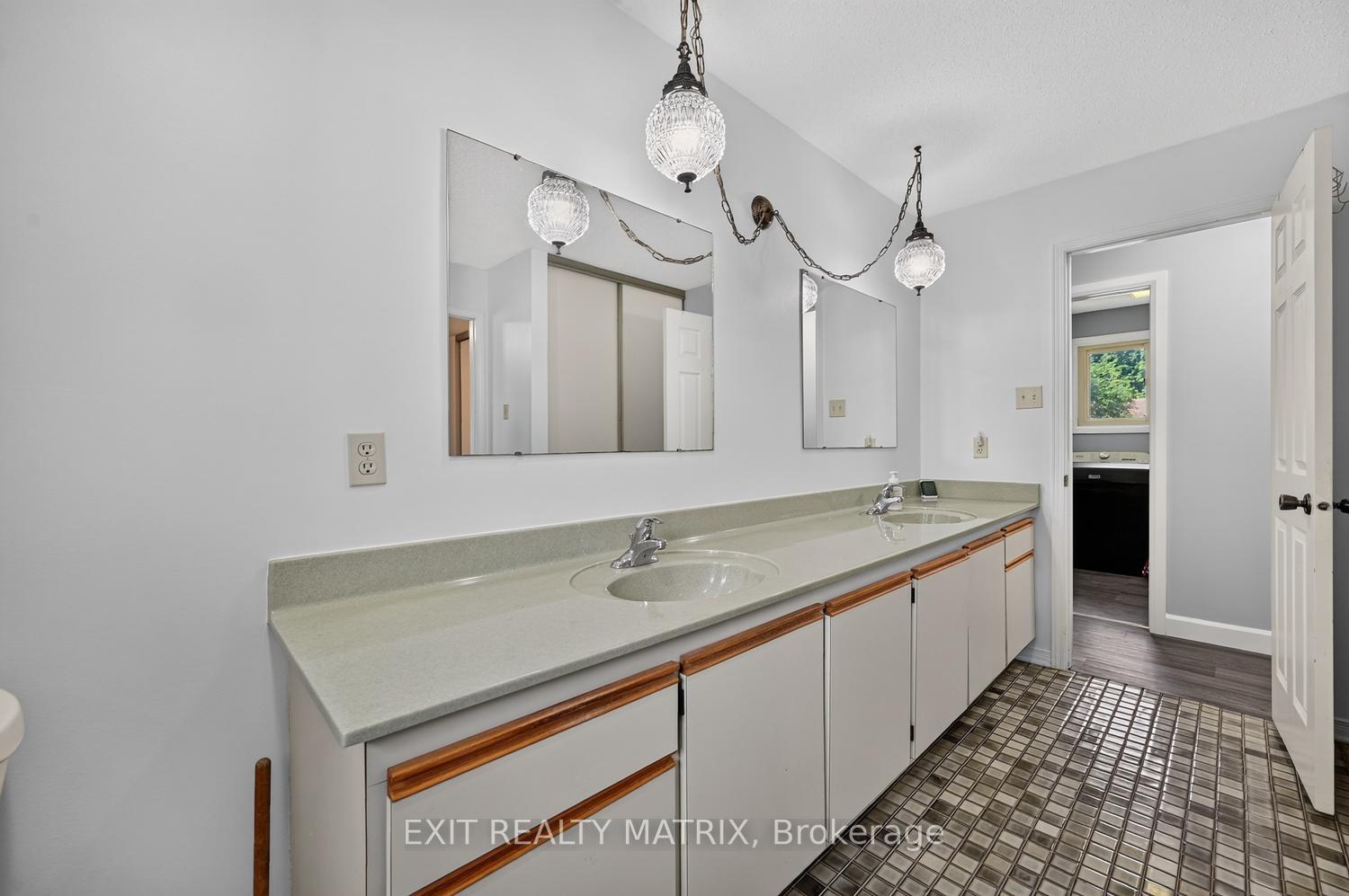 Photo 19 of 2311 Edward Kidd Crescent, Ottawa, North Gower — HOMEH
