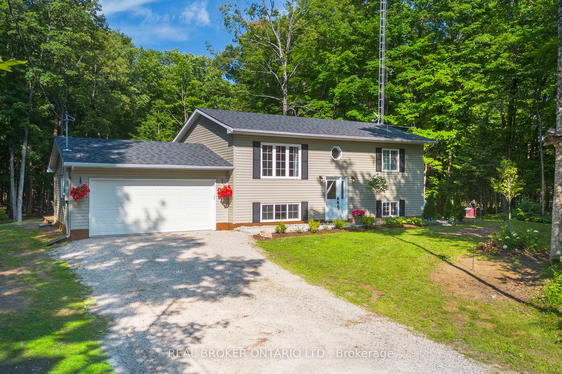 Front of 804 Darling Road