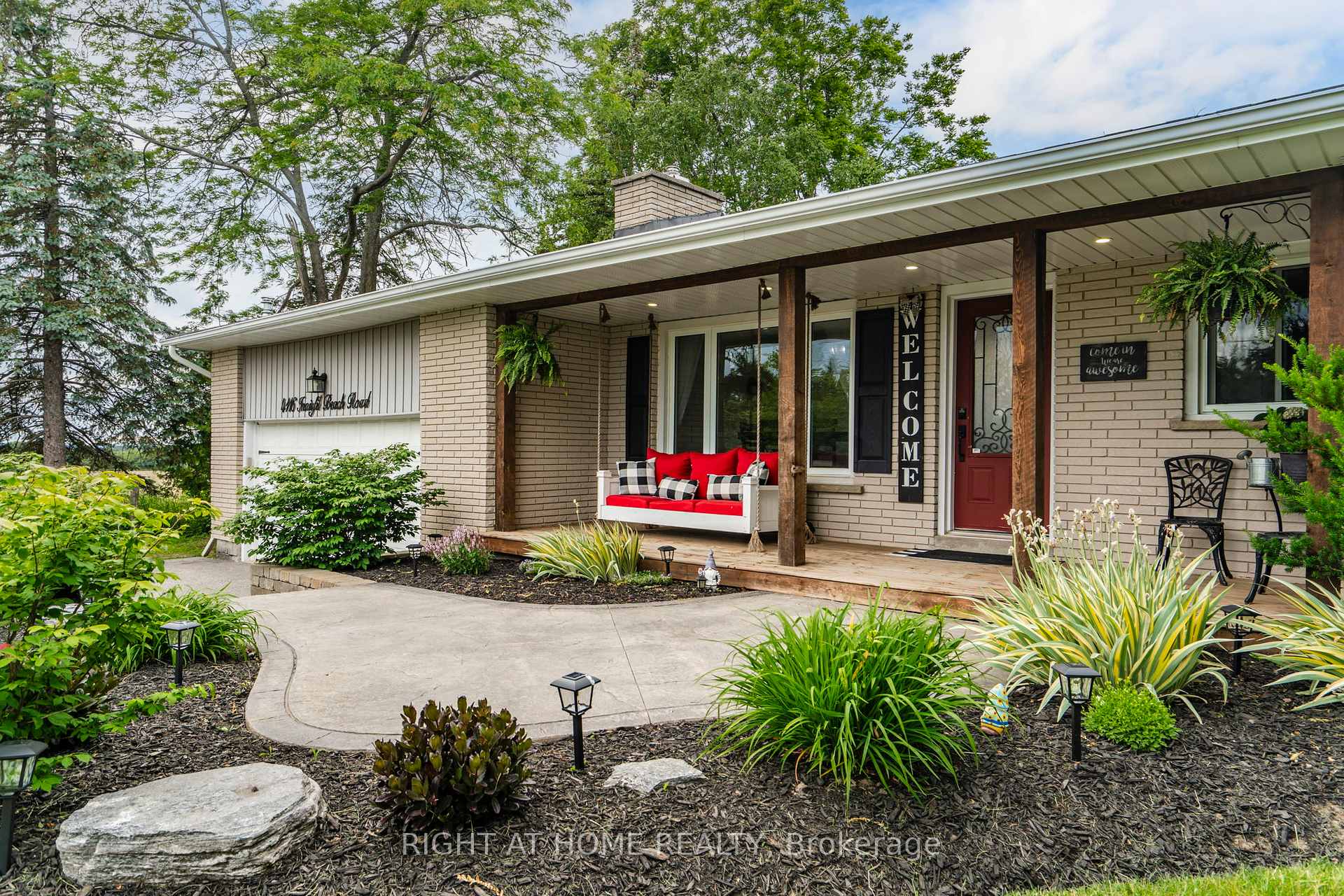 Photo 2 of 4116 Innisfil Beach Road, Innisfil, Rural Innisfil — HOMEH