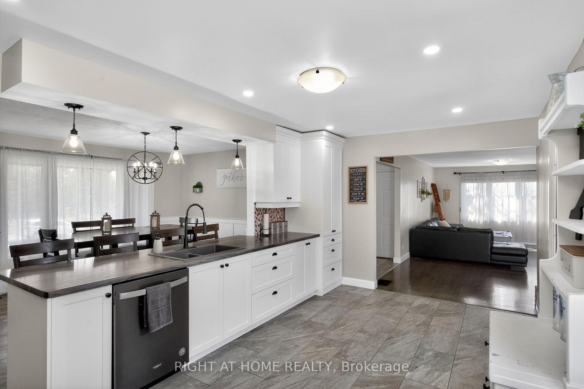 Photo 9 of 4116 Innisfil Beach Road, Innisfil, Rural Innisfil — HOMEH