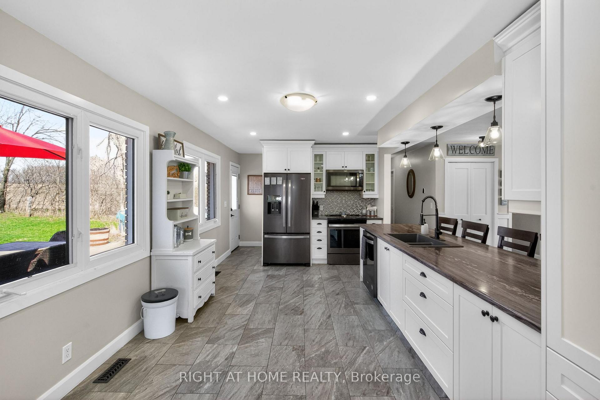 Photo 12 of 4116 Innisfil Beach Road, Innisfil, Rural Innisfil — HOMEH