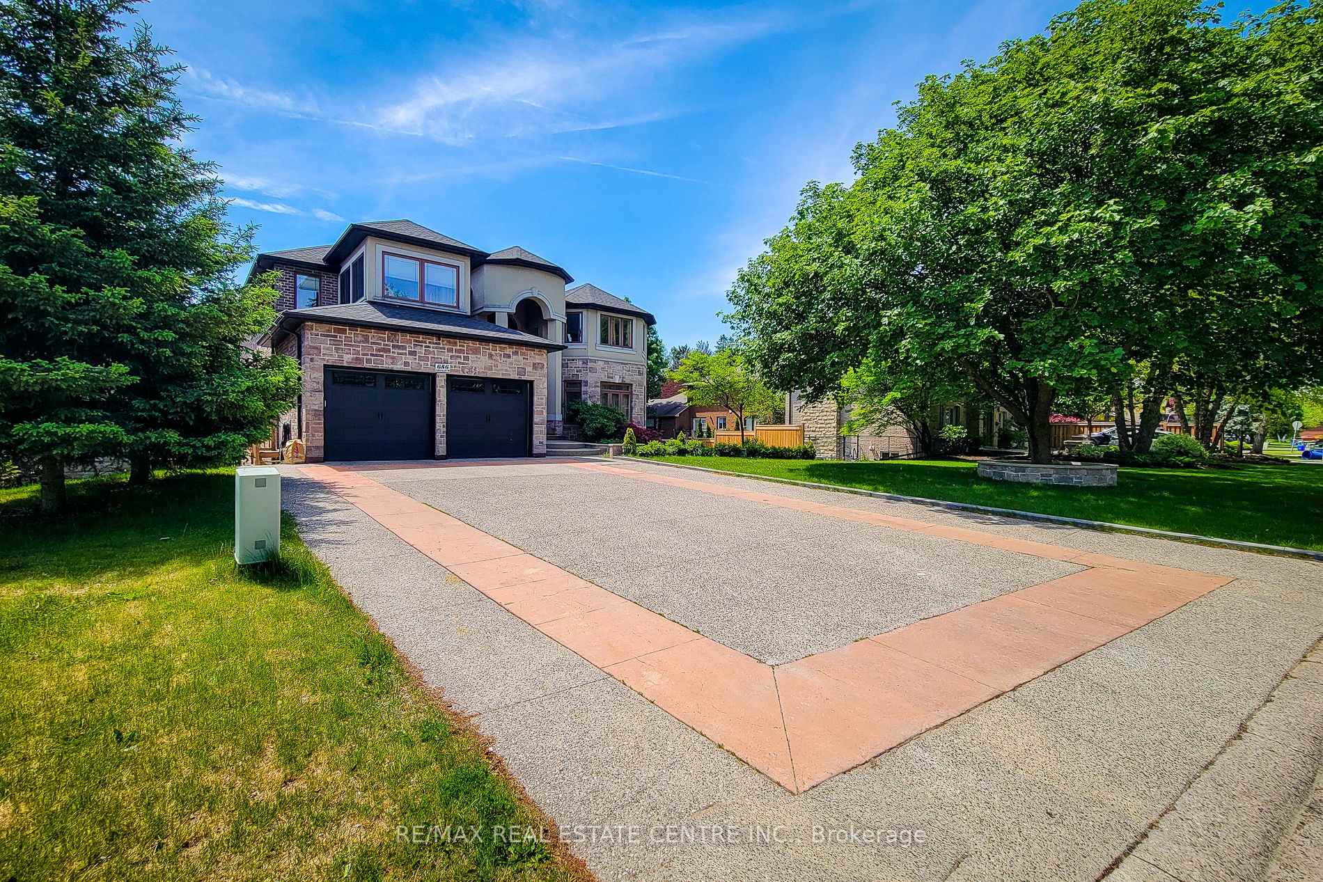 Front of 656 Highvalley Road